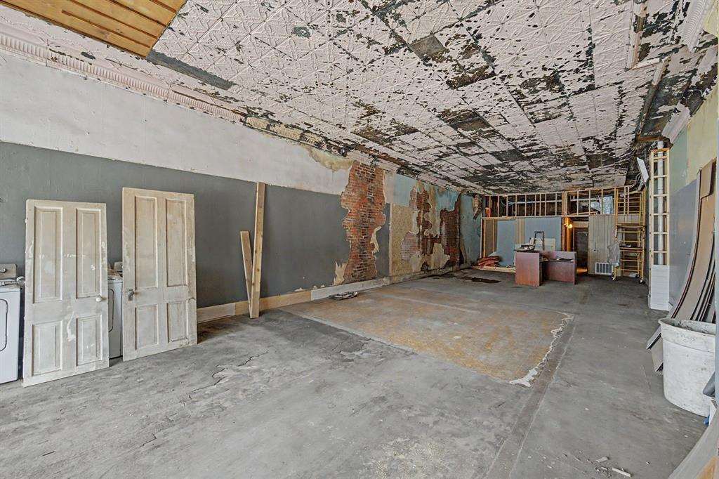 726 12th St BellePlaine IA 52208