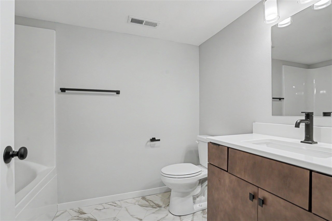 1280 Sand Prairie Dr.