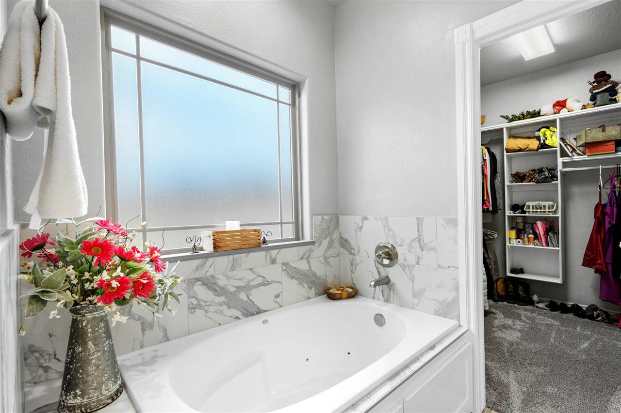 13111 Bentley Dr, Elgin, OK, 73538