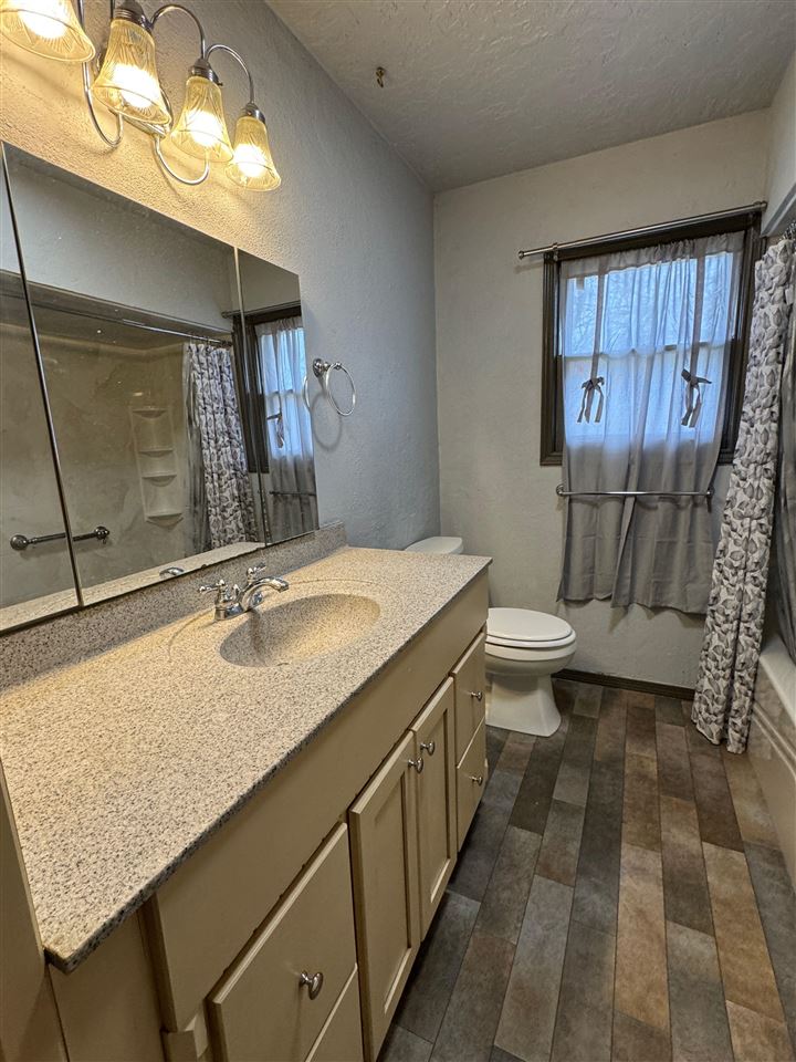 206 C Ave, Cache, OK, 73527