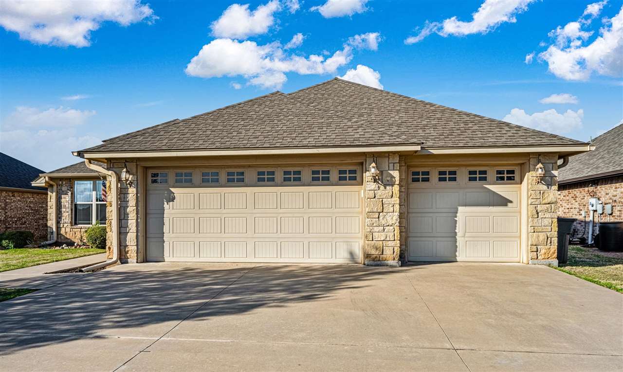 1420 Limestone Way, Elgin, OK, 73538-1401