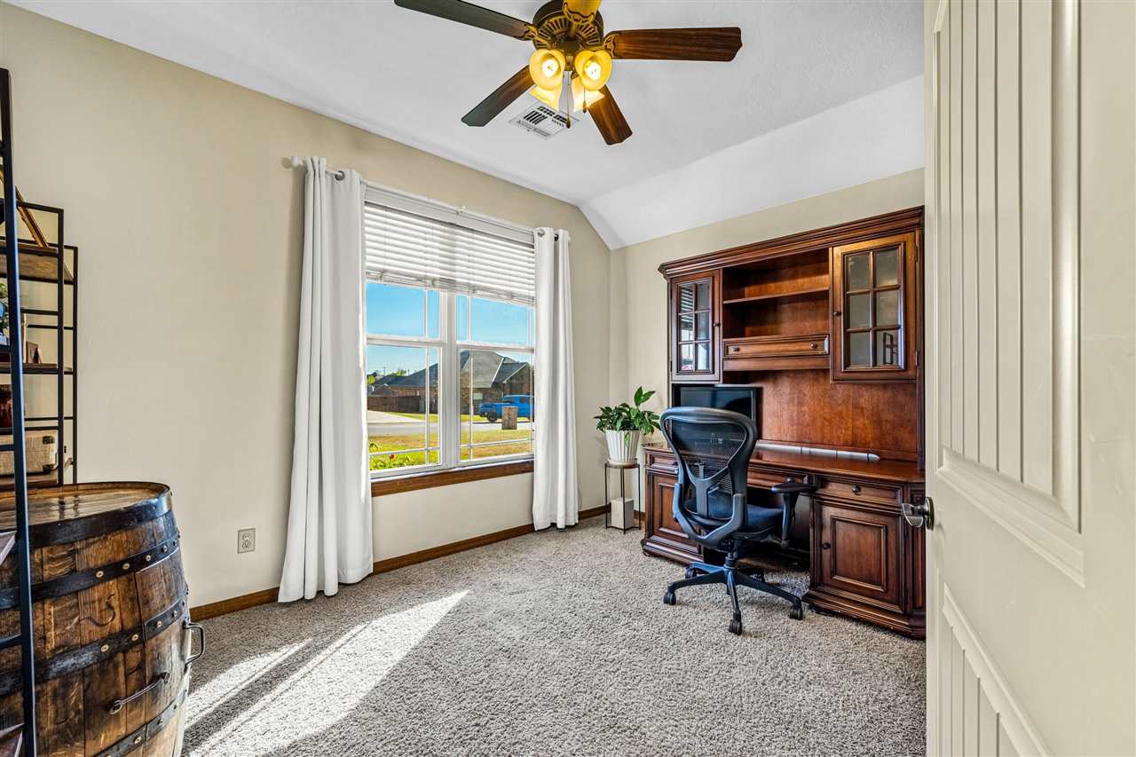 1420 Limestone Way, Elgin, OK, 73538-1401