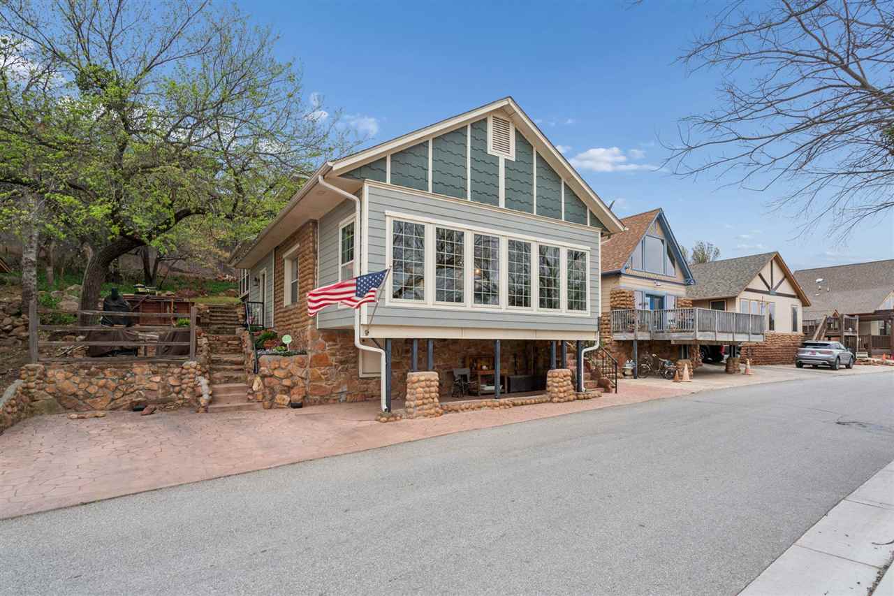 160 West Lake Dr., Medicine Park, OK, 73557