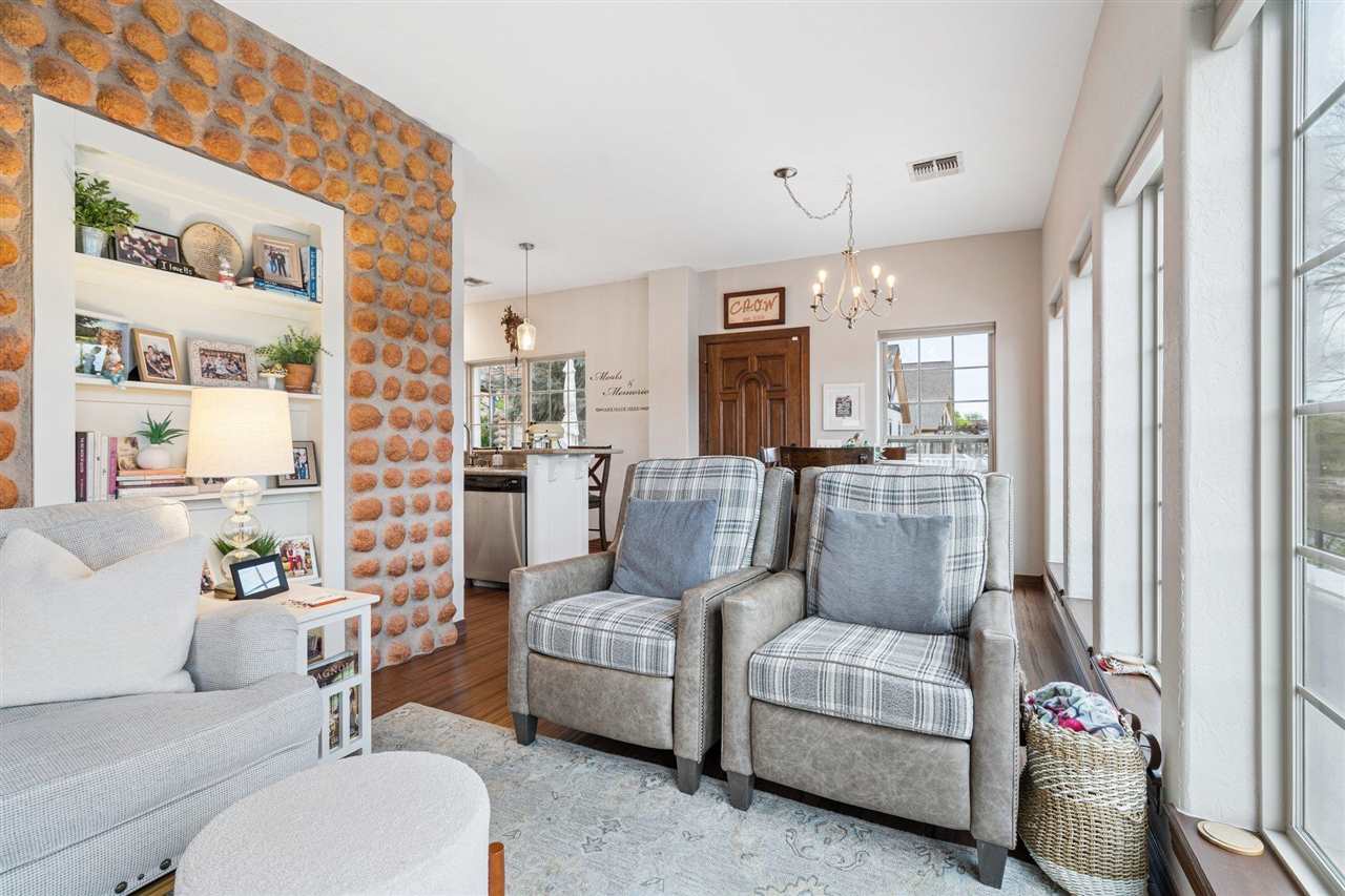 160 West Lake Dr., Medicine Park, OK, 73557