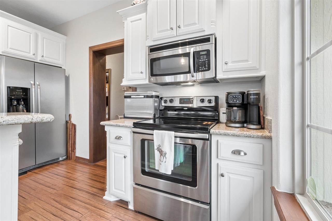 160 West Lake Dr., Medicine Park, OK, 73557