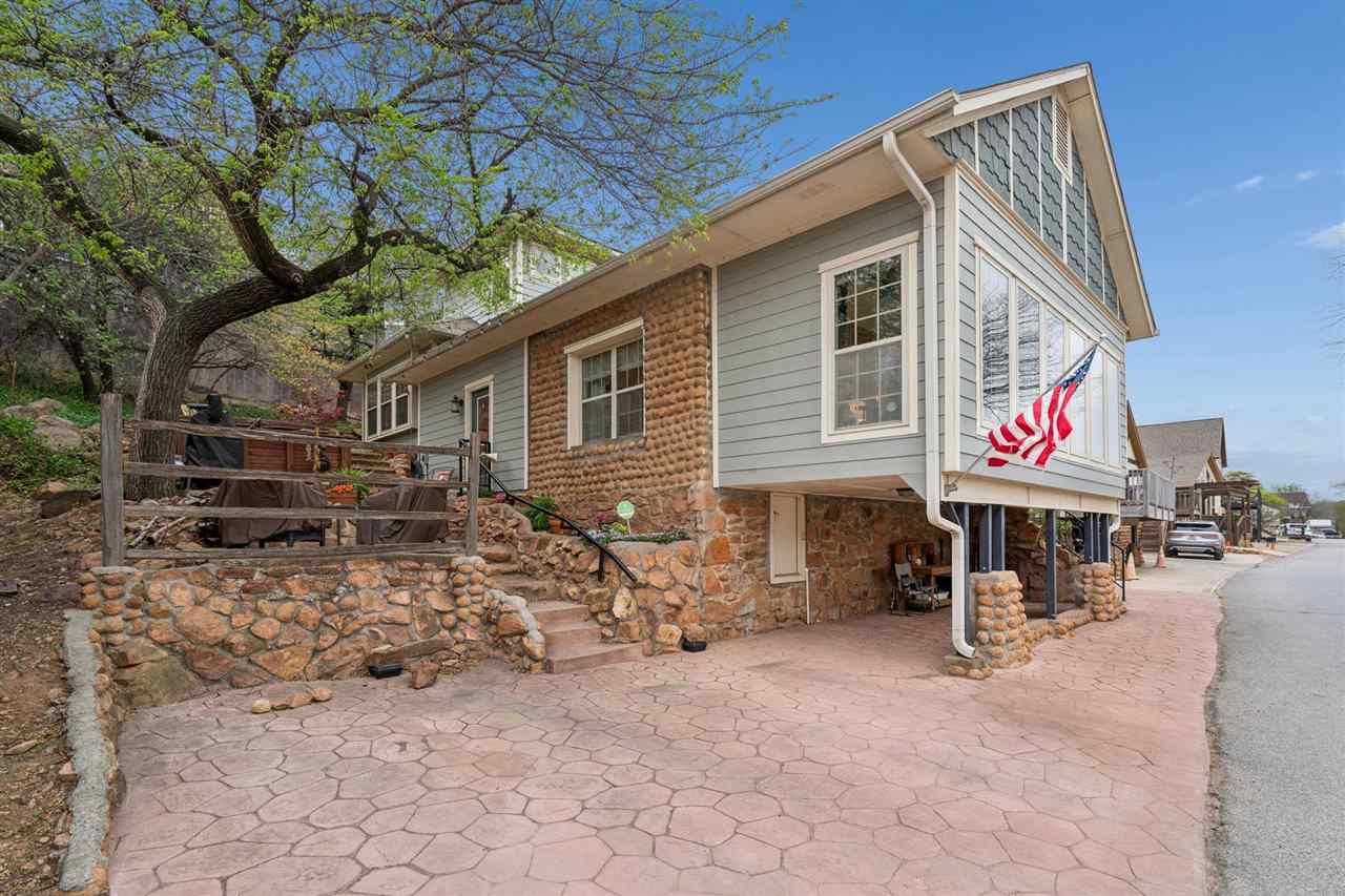 160 West Lake Dr., Medicine Park, OK, 73557