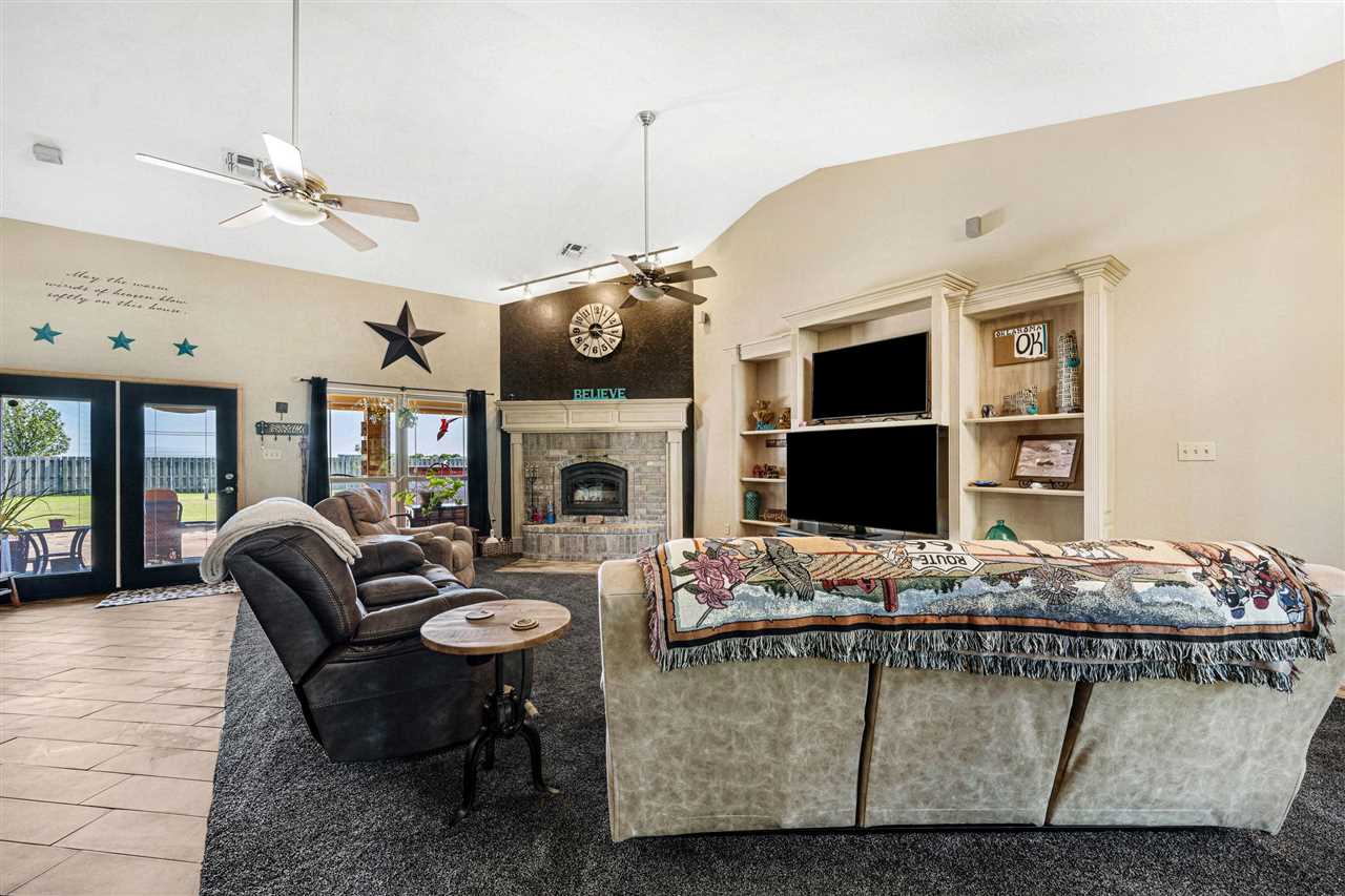 15897 W Gore Blvd, Cache, OK, 73527-3107