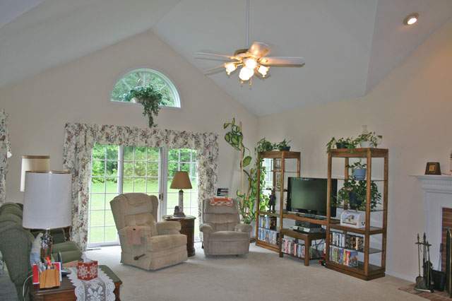 Photo 2 of 516 Essex Drive