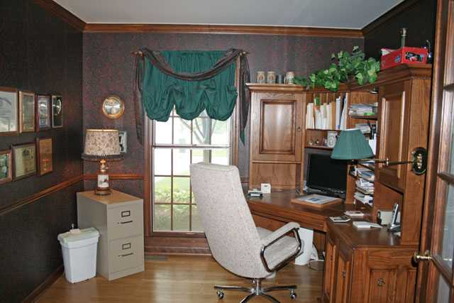 Photo 3 of 516 Essex Drive