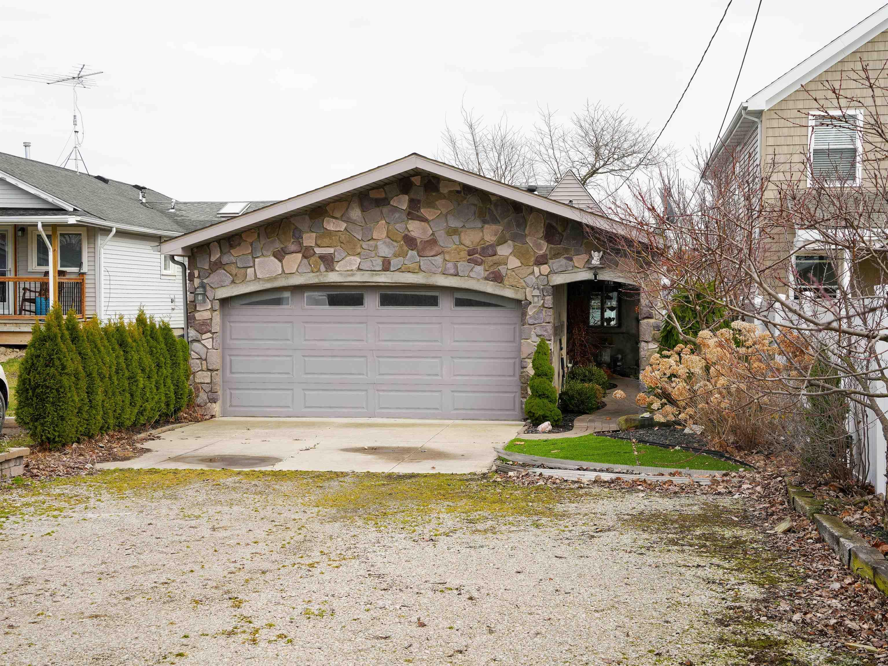 5403 Pointe Drive, East China, MI, 48054