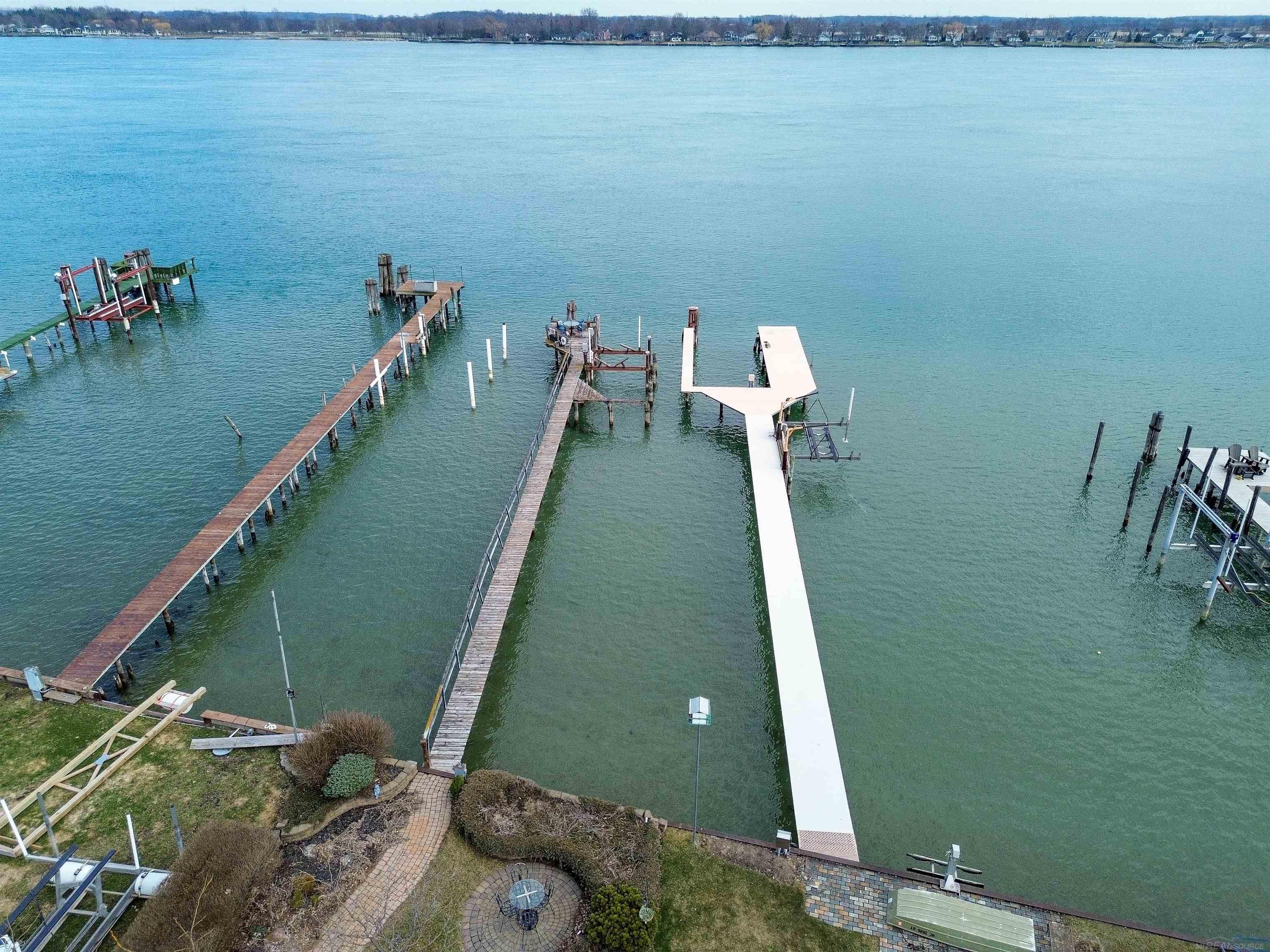 Homes for sale in East China, MI | 5403 Pointe Dr, East China, MI 48054 | MLS# 50132939