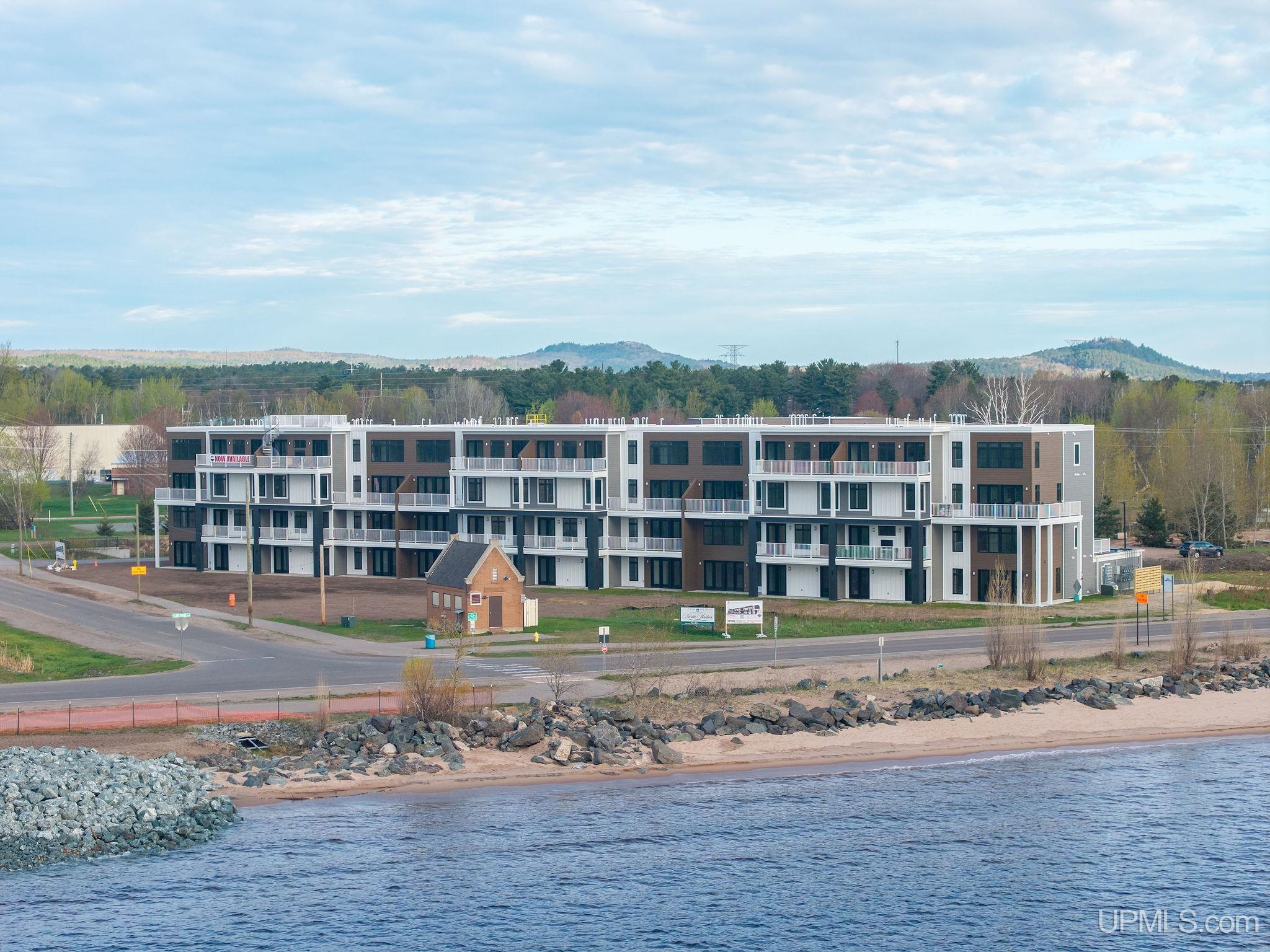 (Unit 7) -2401 N Lakeshore Boulevard, Marquette MI 49855, 50145766