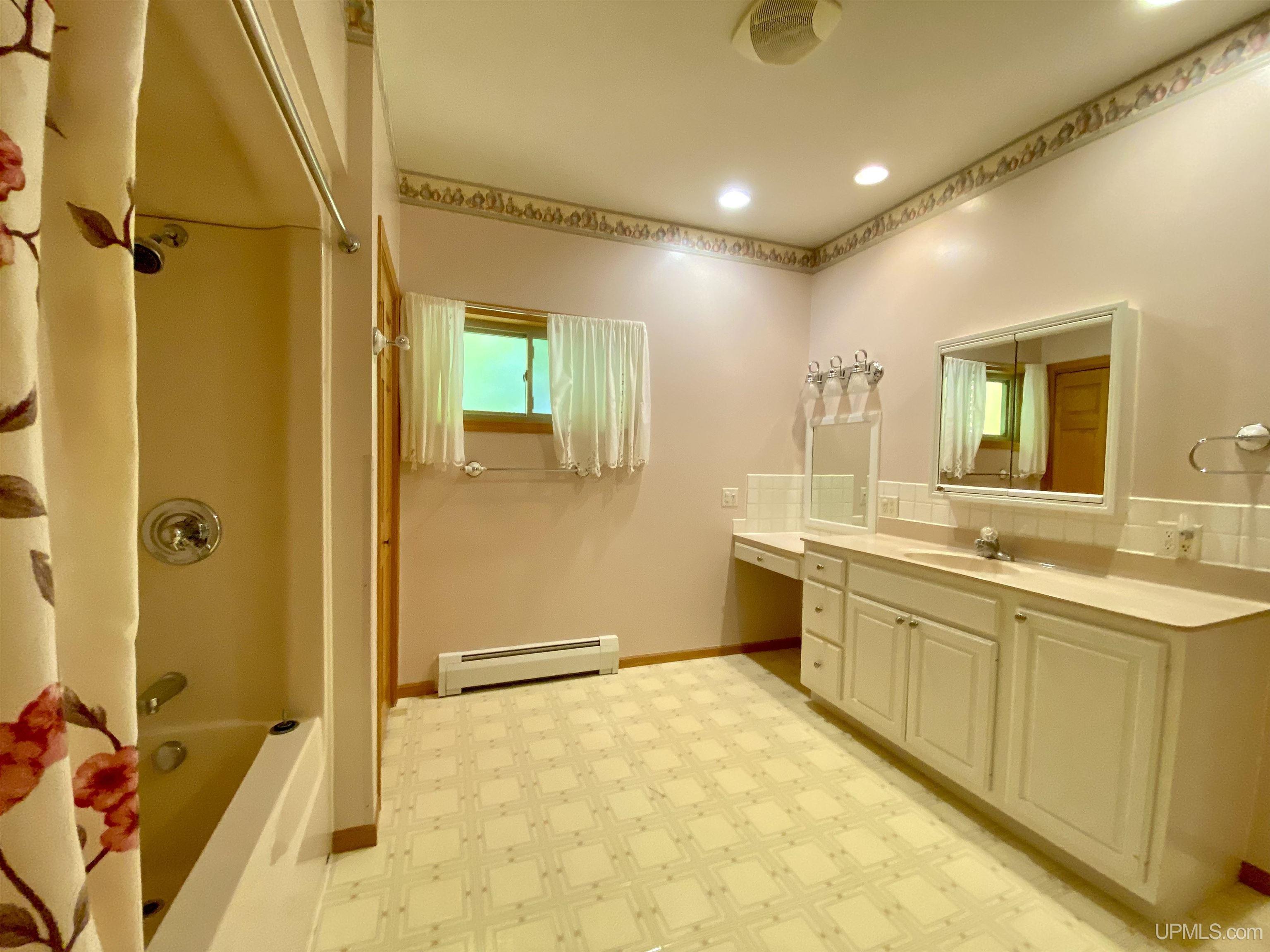 737 Grove Street, Marquette, MI, 49855