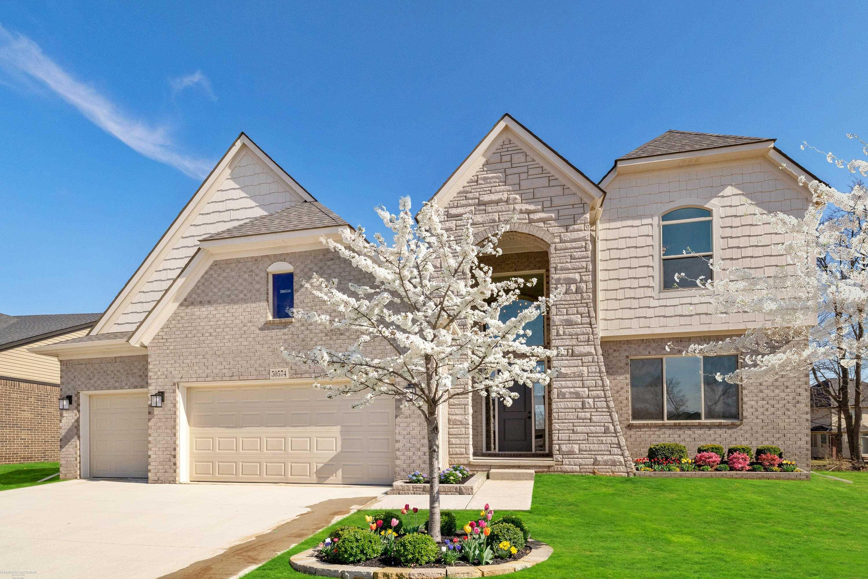 50574 Mistwood Drive, Macomb, MI, 48042