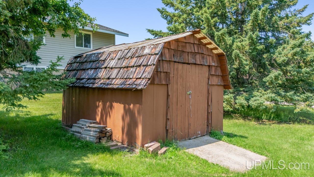 26th image of 1305 W B St, Iron Mountain, MI 49801 | MLS# 50180917