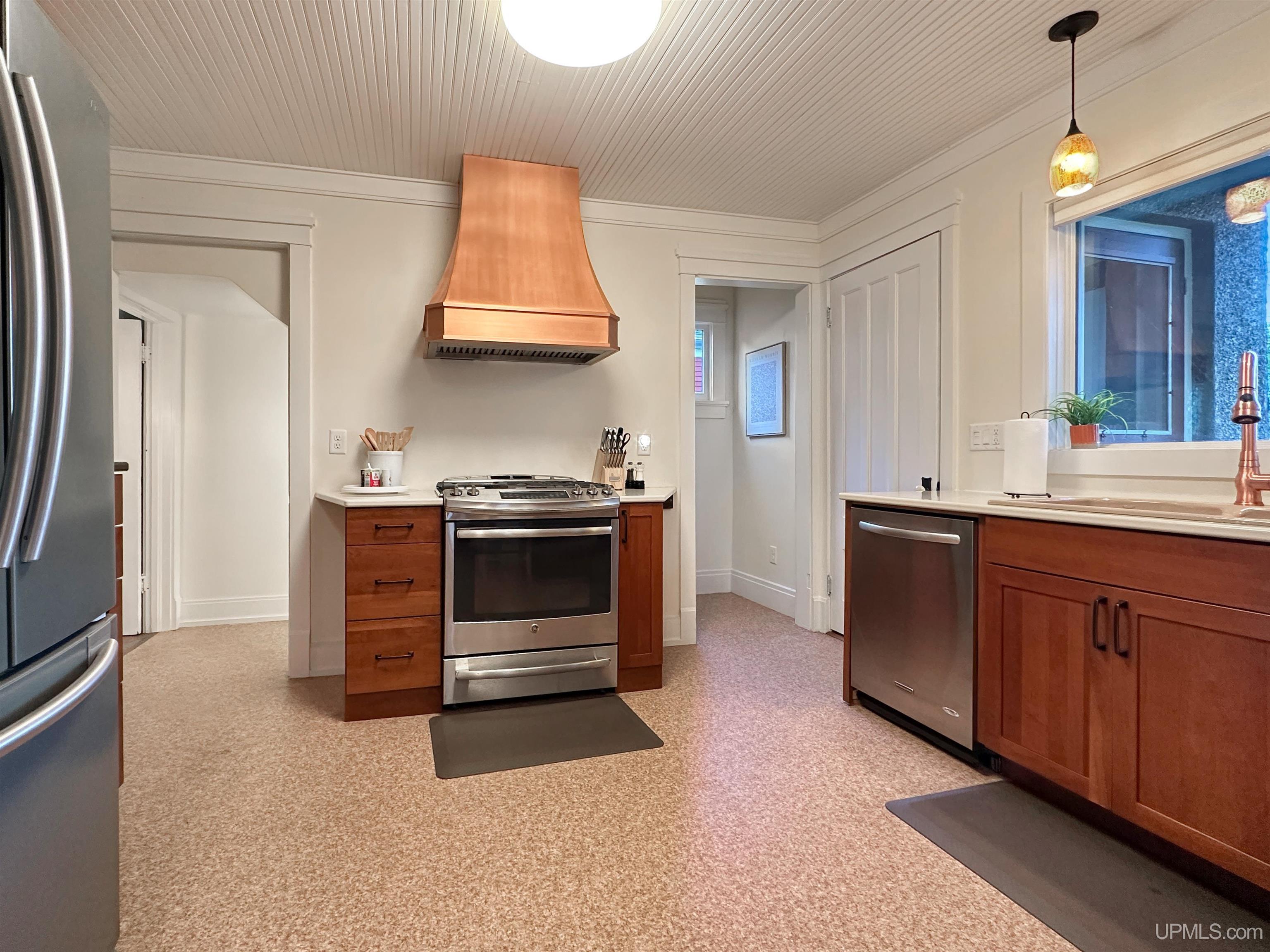 605 Ogden Avenue, Escanaba, MI, 49829