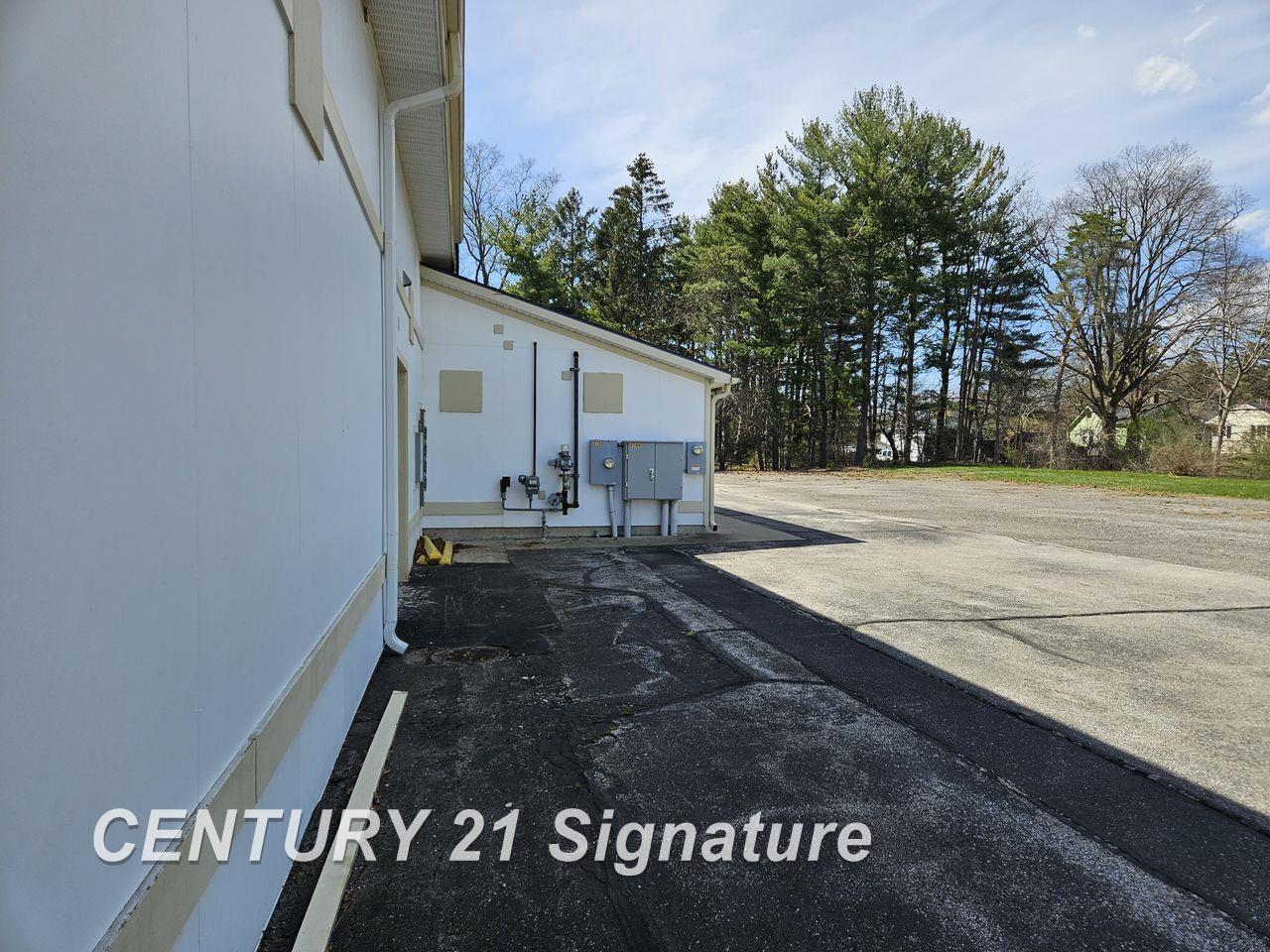 2706 N Saginaw Road, Midland, MI, 48640