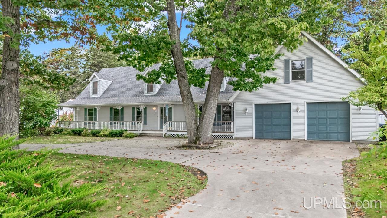 Homes for sale in Gladstone, MI | 1620 Lake Shore Dr, Gladstone, MI 49837 | MLS# 50189598