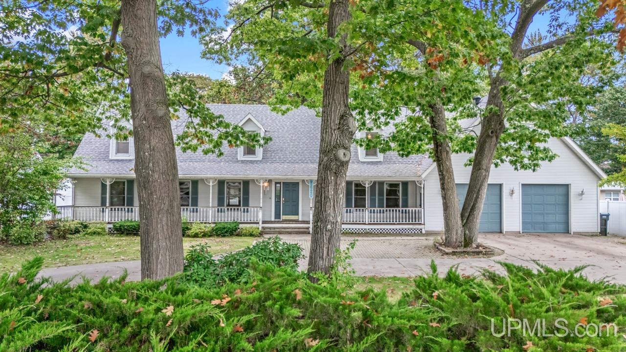 Homes for sale in Gladstone, MI | 1620 Lake Shore Dr, Gladstone, MI 49837 | MLS# 50189598