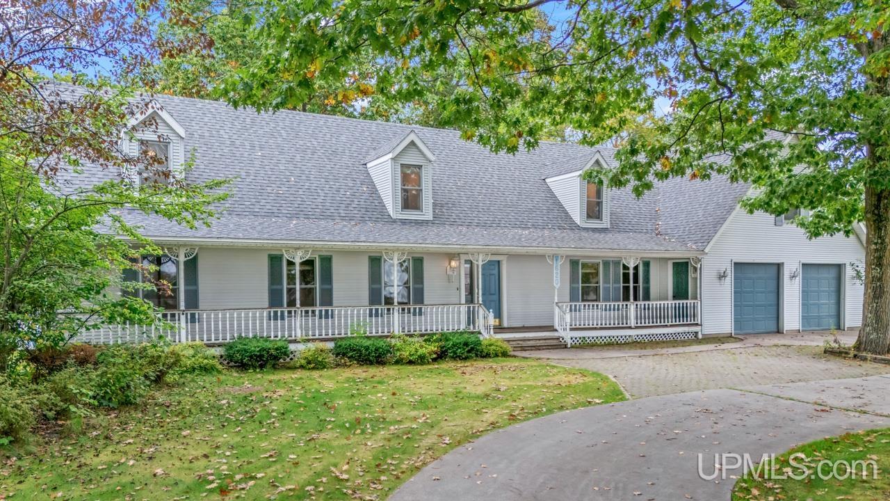 Homes for sale in Gladstone, MI | 1620 Lake Shore Dr, Gladstone, MI 49837 | MLS# 50189598