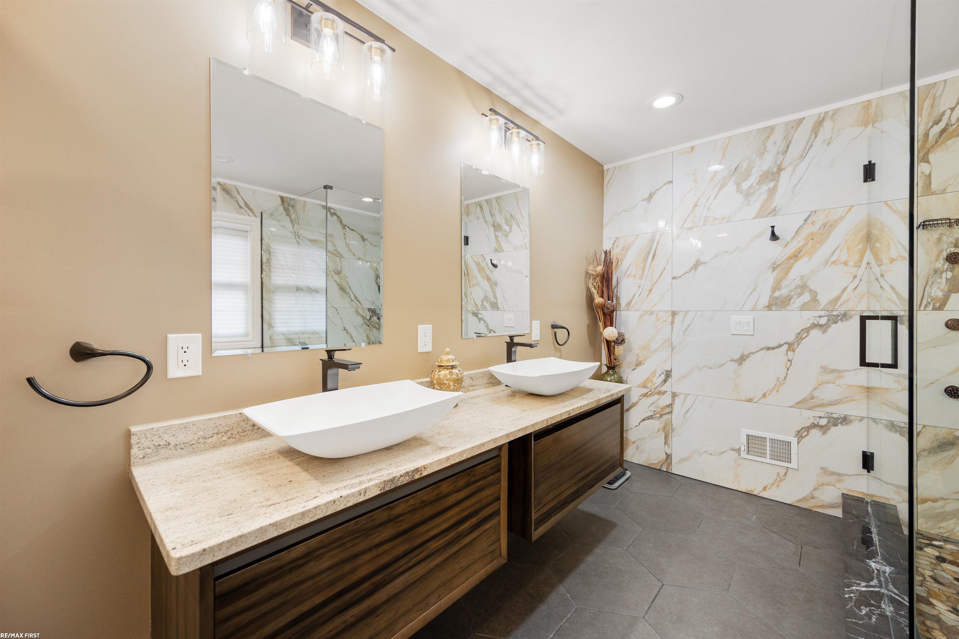 6580 Red Maple Lane, Bloomfield Hills, MI, 48301