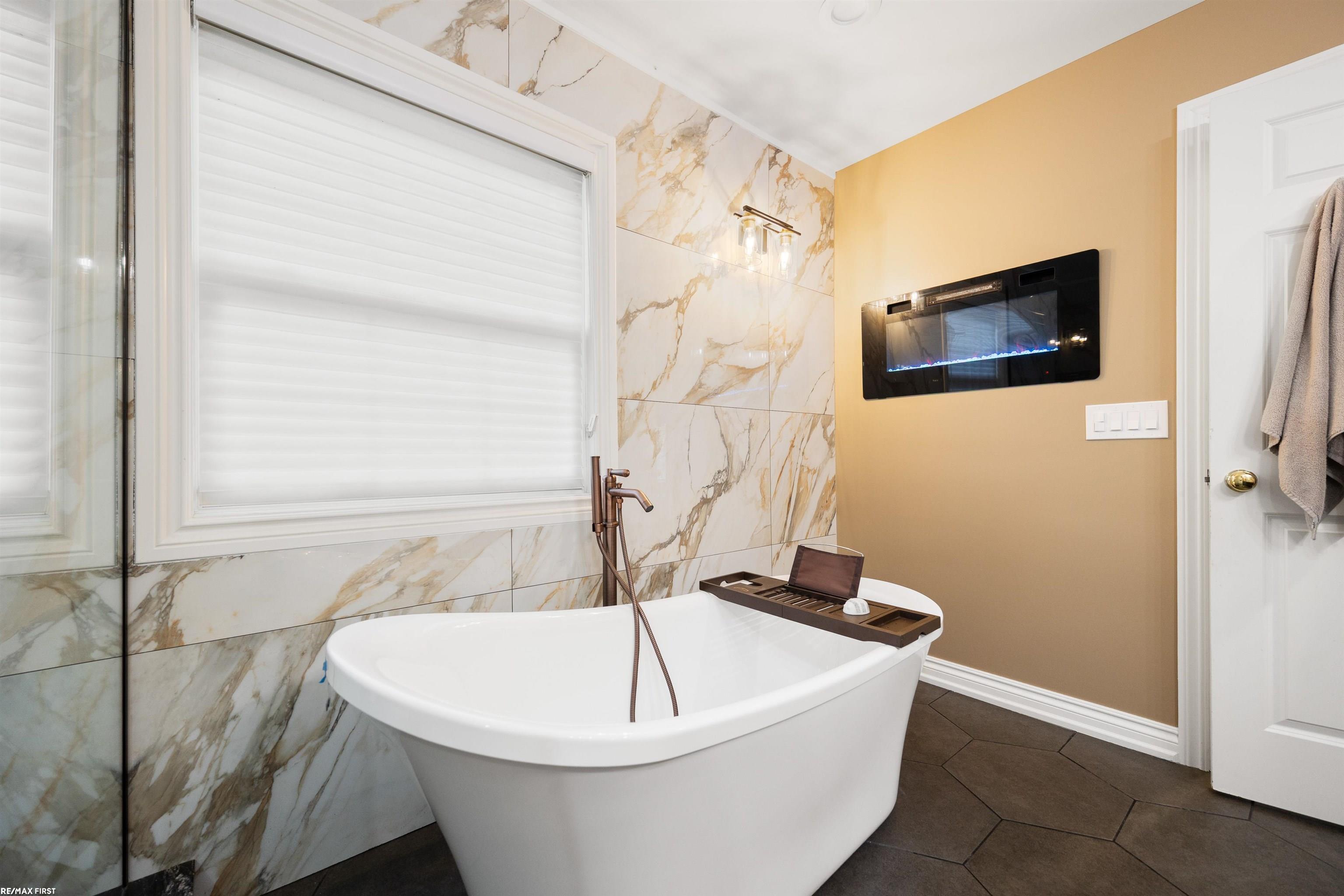 6580 Red Maple Lane, Bloomfield Hills, MI, 48301