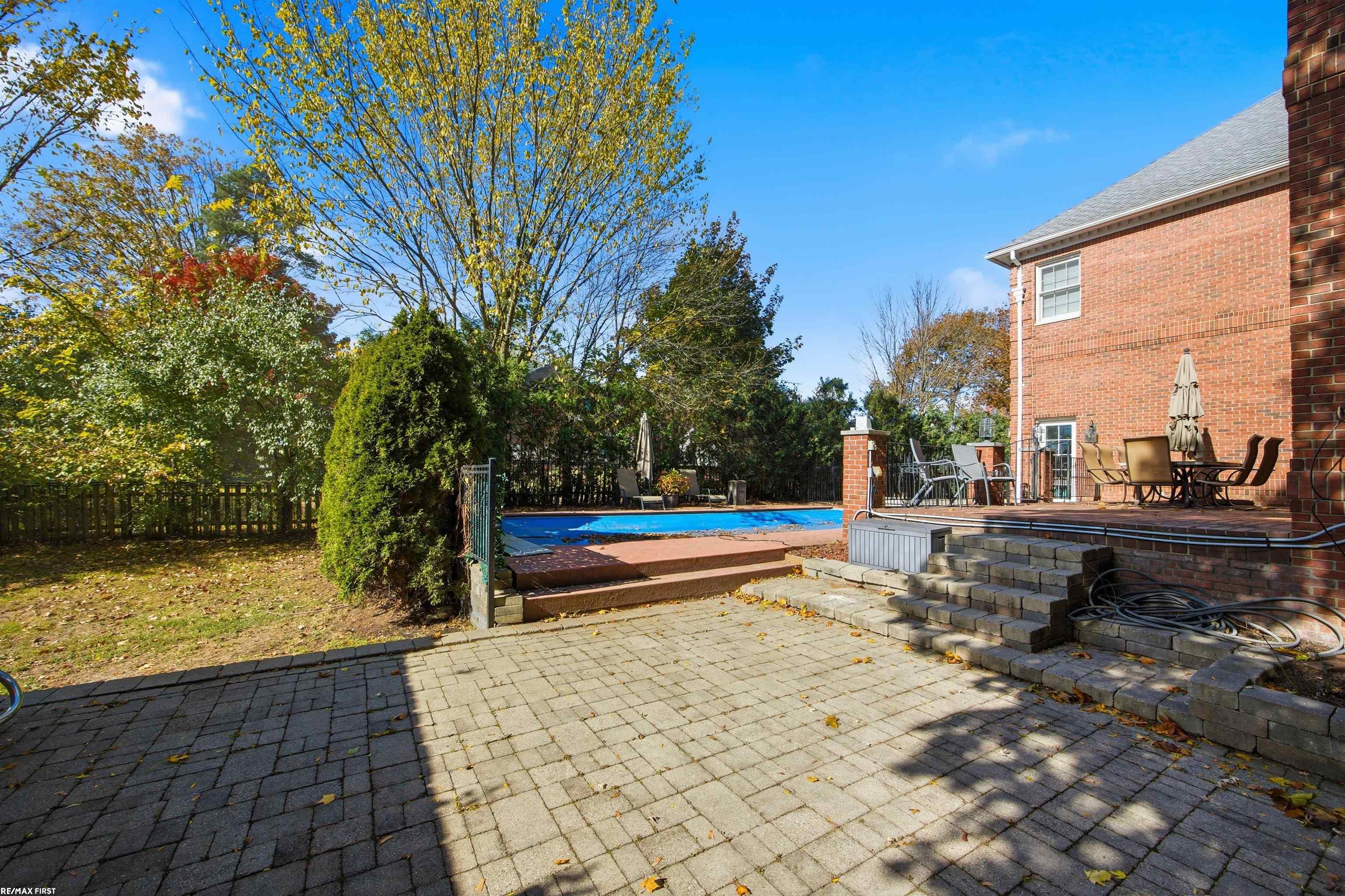 6580 Red Maple Lane, Bloomfield Hills, MI, 48301