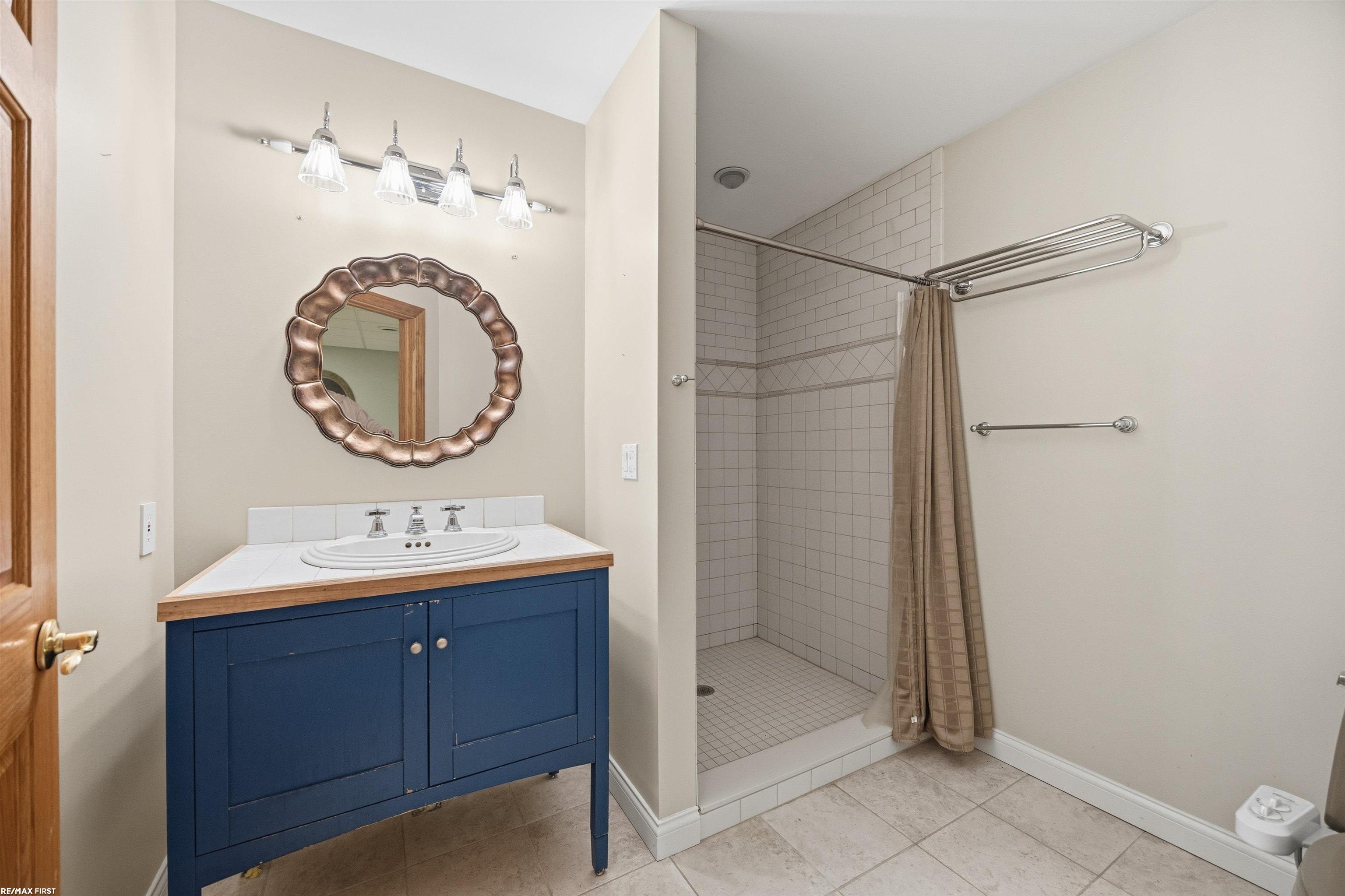 6580 Red Maple Lane, Bloomfield Hills, MI, 48301