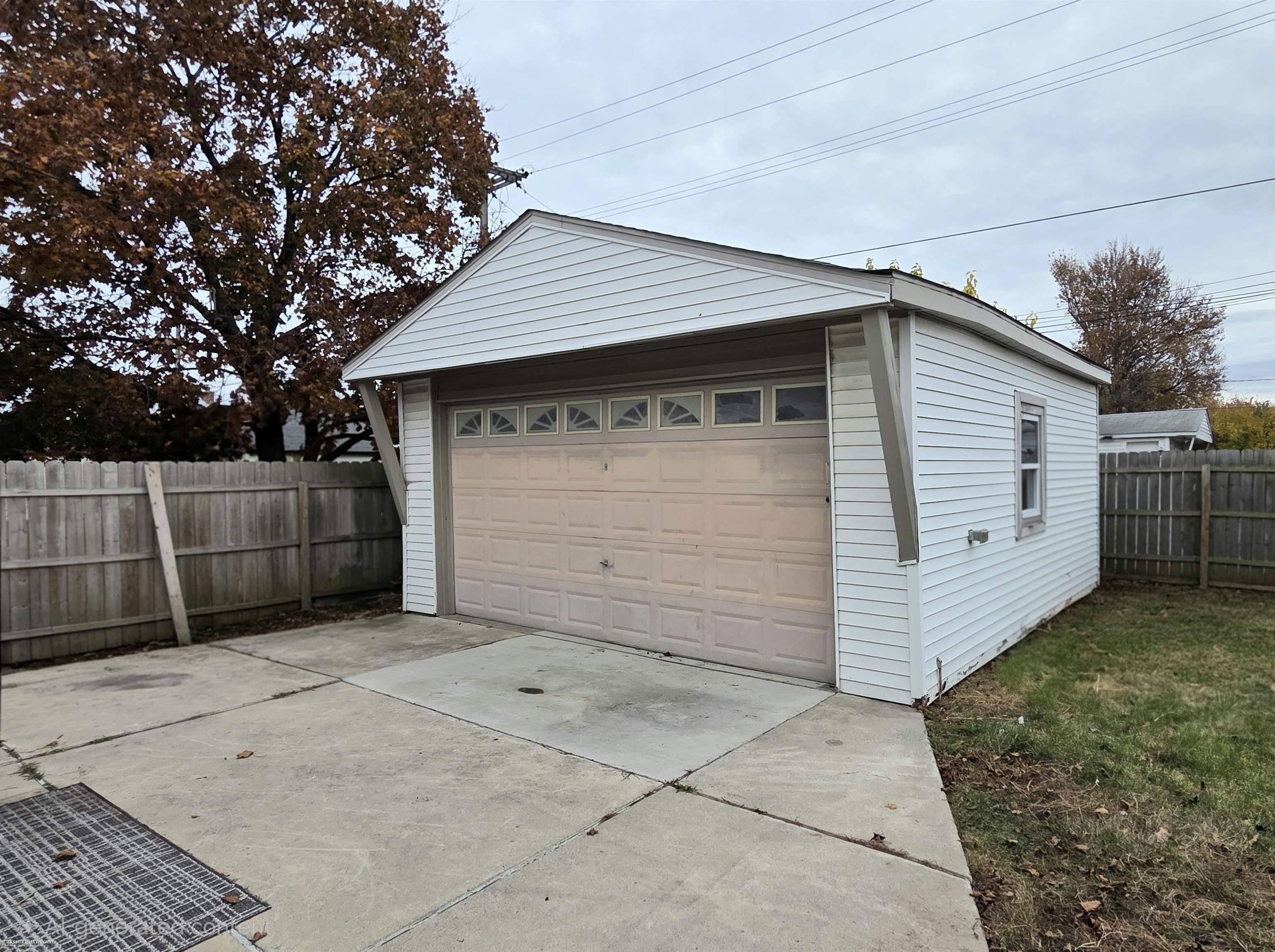 Roseville, MI, 48066