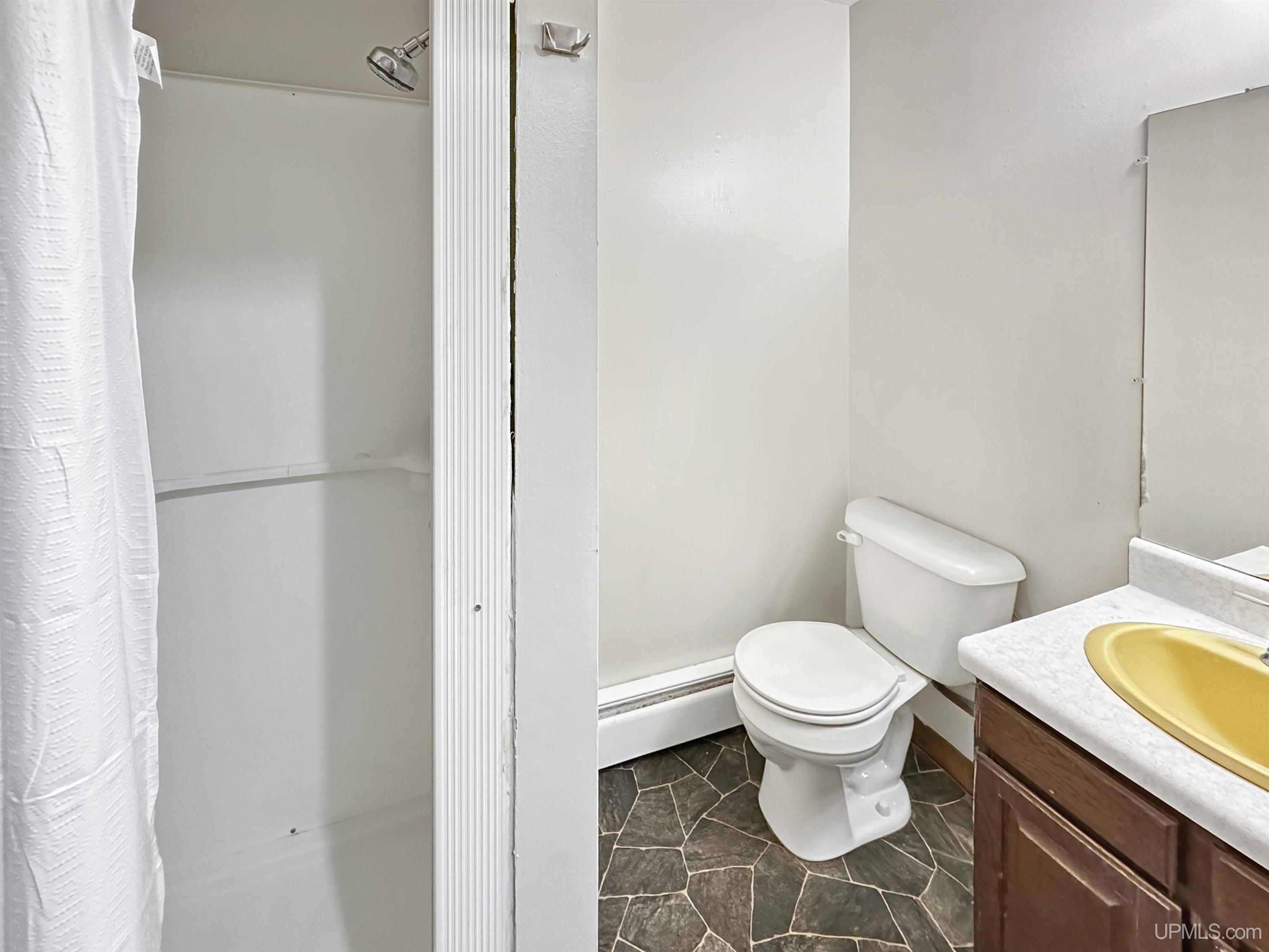 905 Delta Avenue, Gladstone, MI, 49837