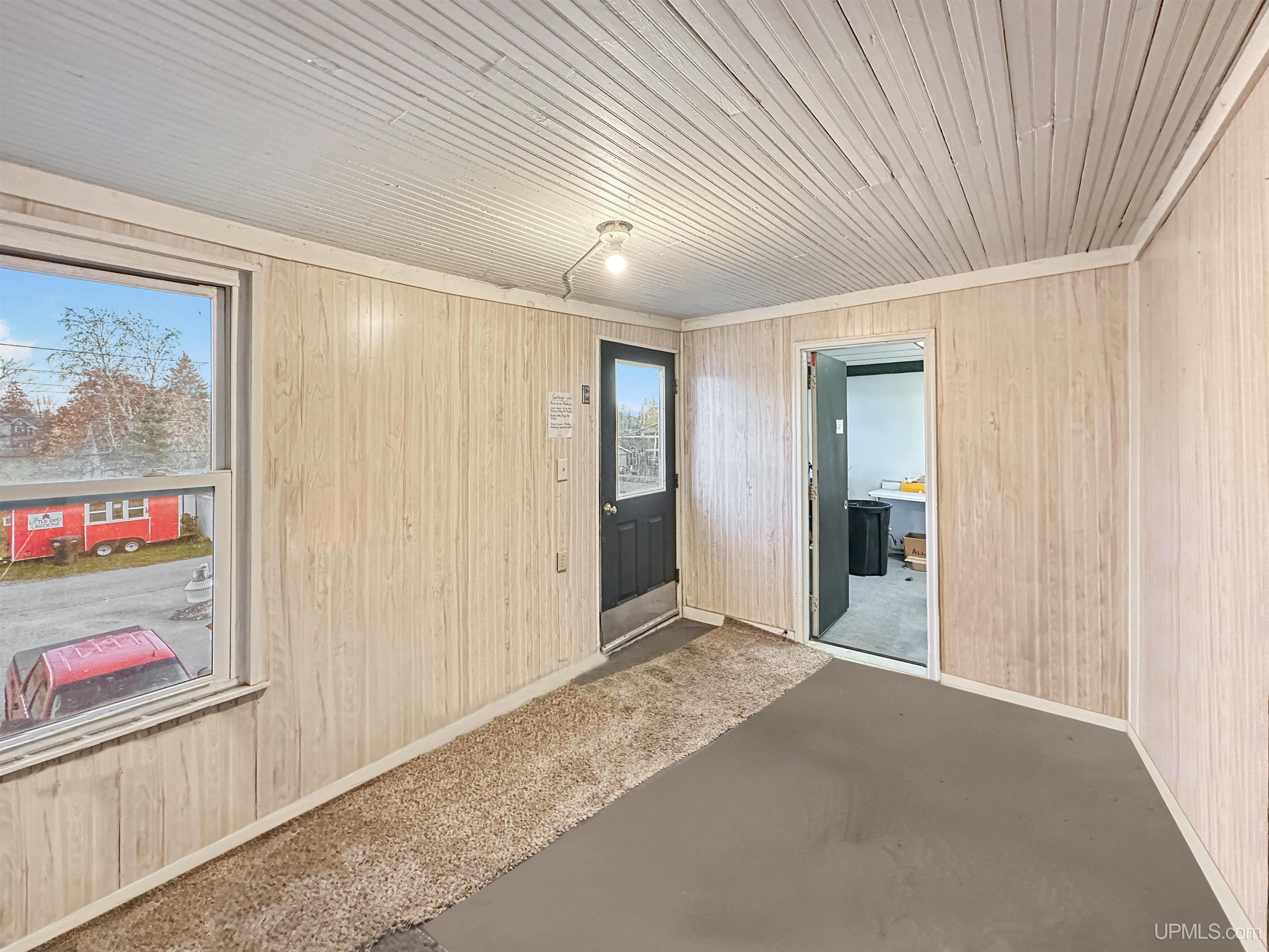 905 Delta Avenue, Gladstone, MI, 49837