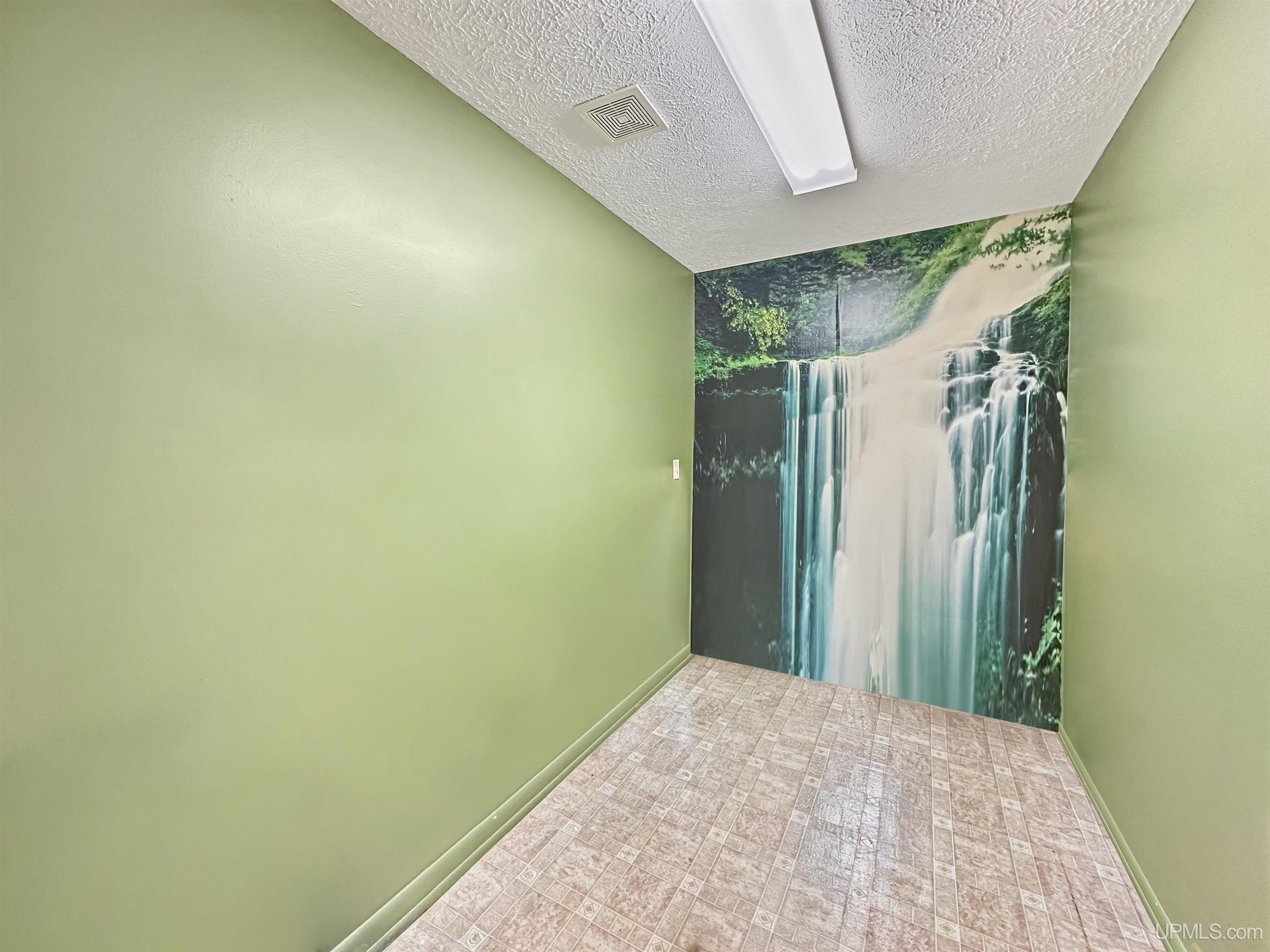 905 Delta Avenue, Gladstone, MI, 49837