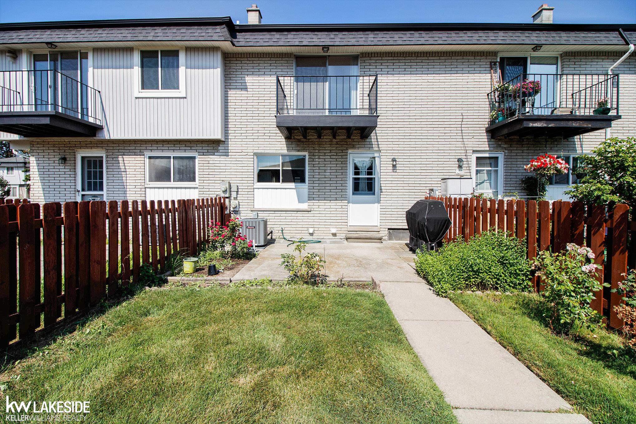 28306 Universal Drive photo 2