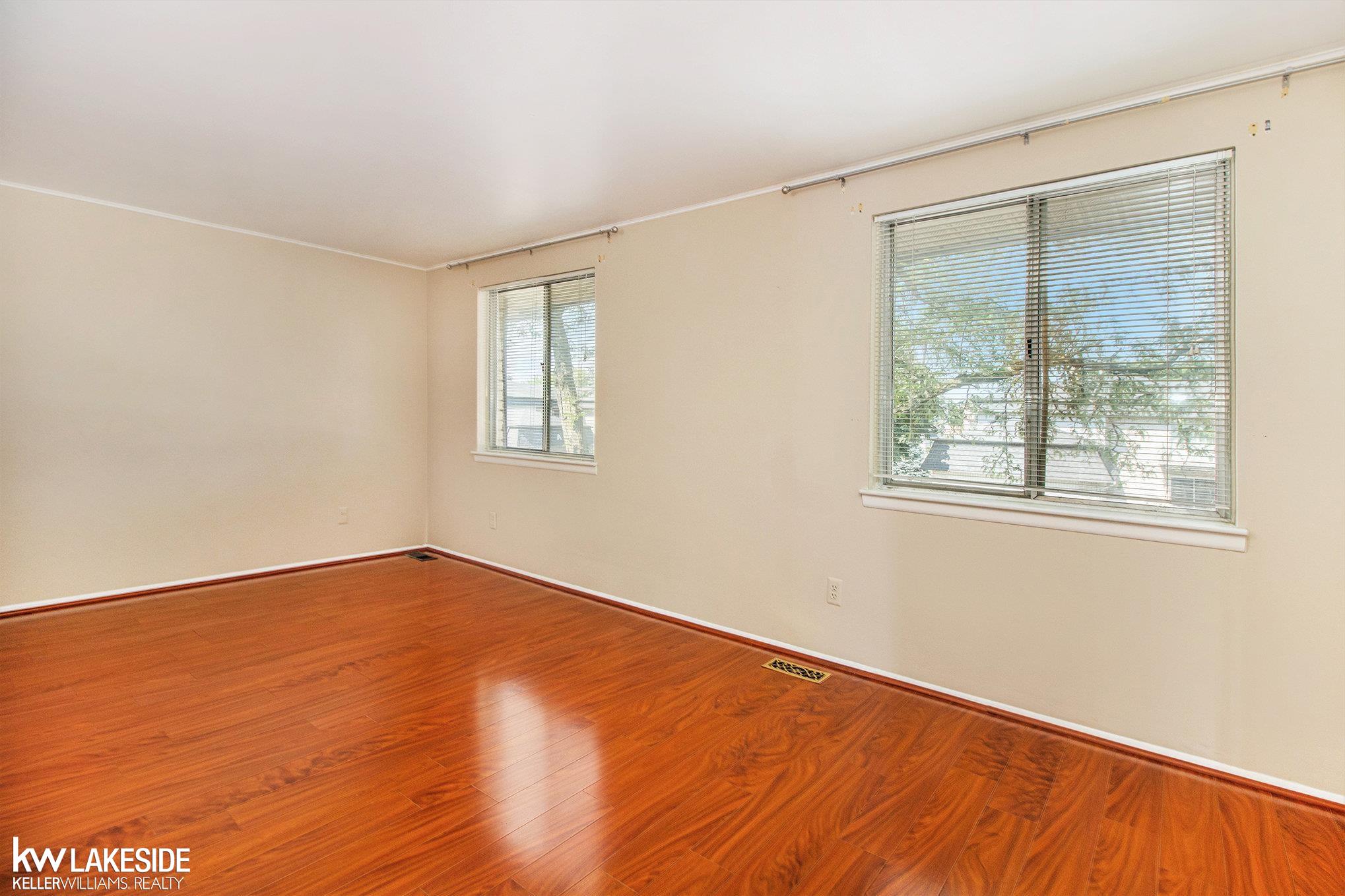 28306 Universal Drive photo 11