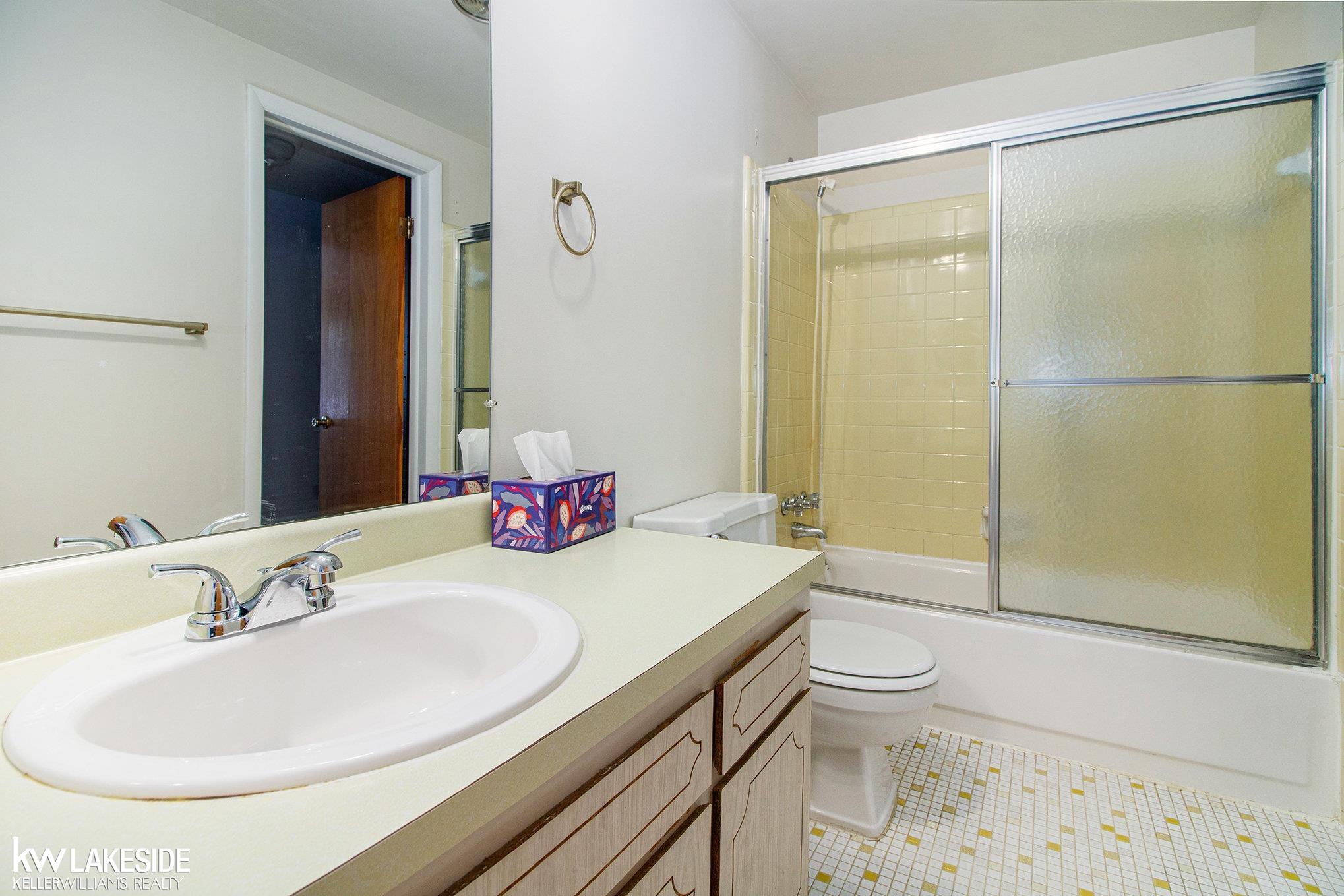 28306 Universal Drive photo 12