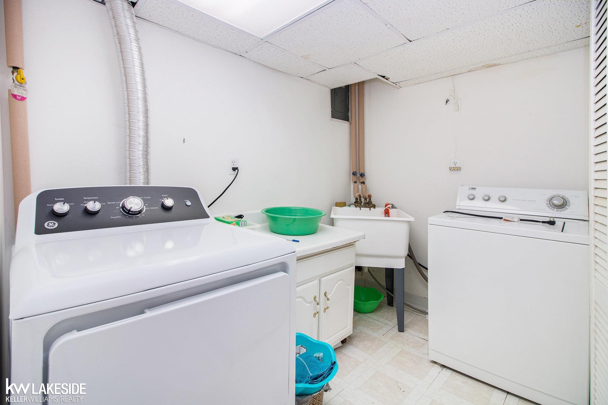 28306 Universal Drive photo 15