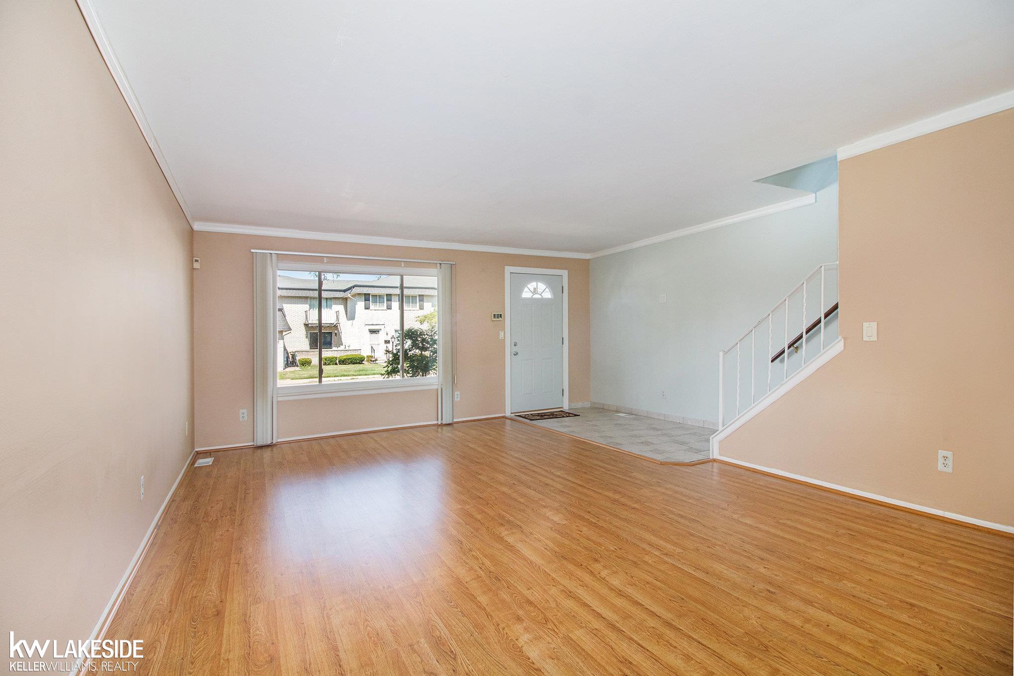 28306 Universal Drive photo 6