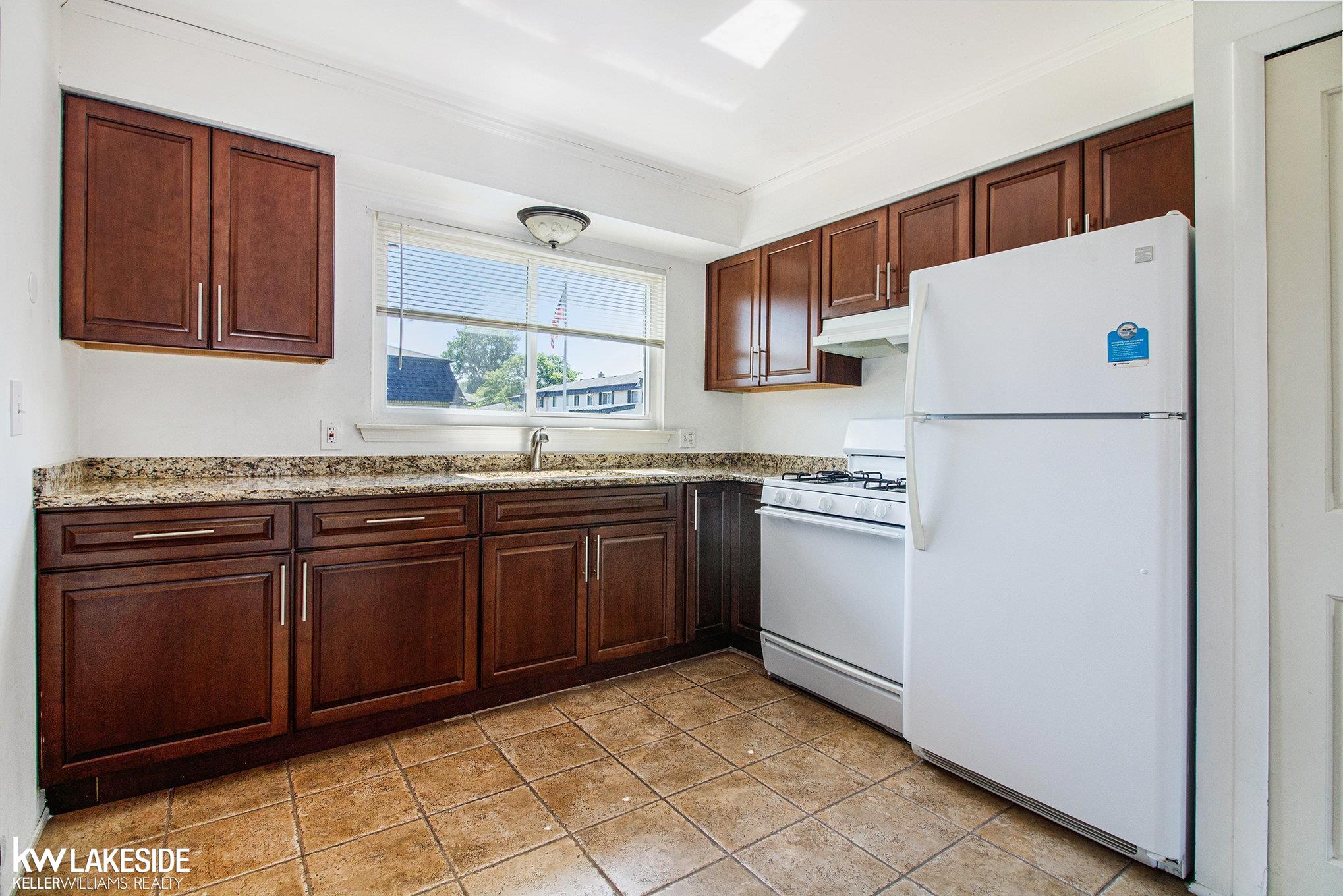 28306 Universal Drive photo 7