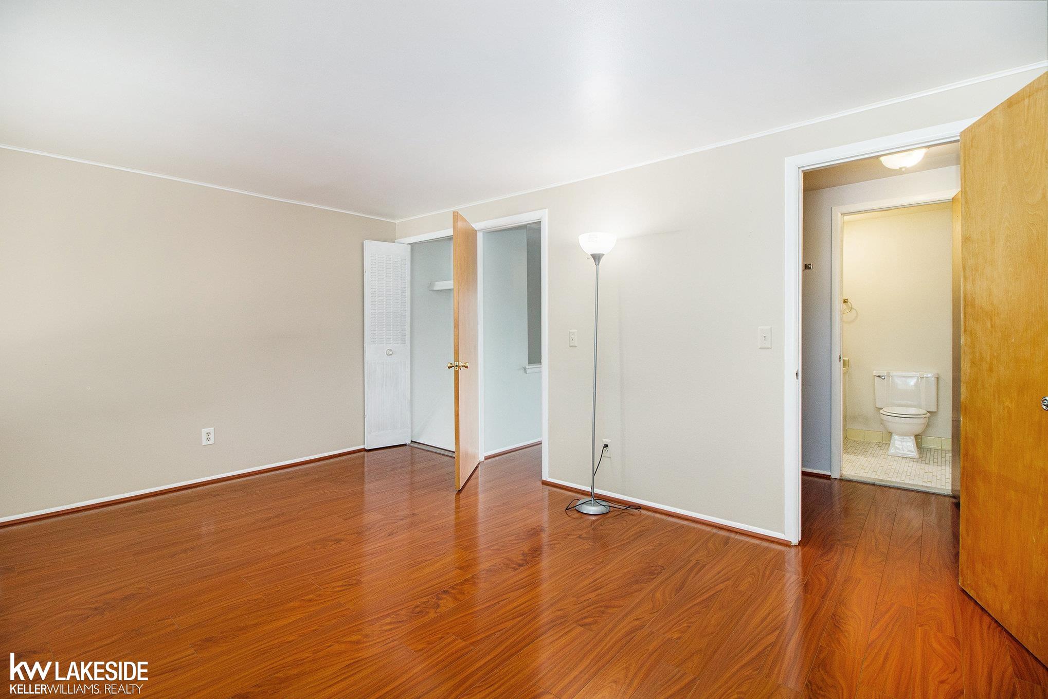 28306 Universal Drive photo 9