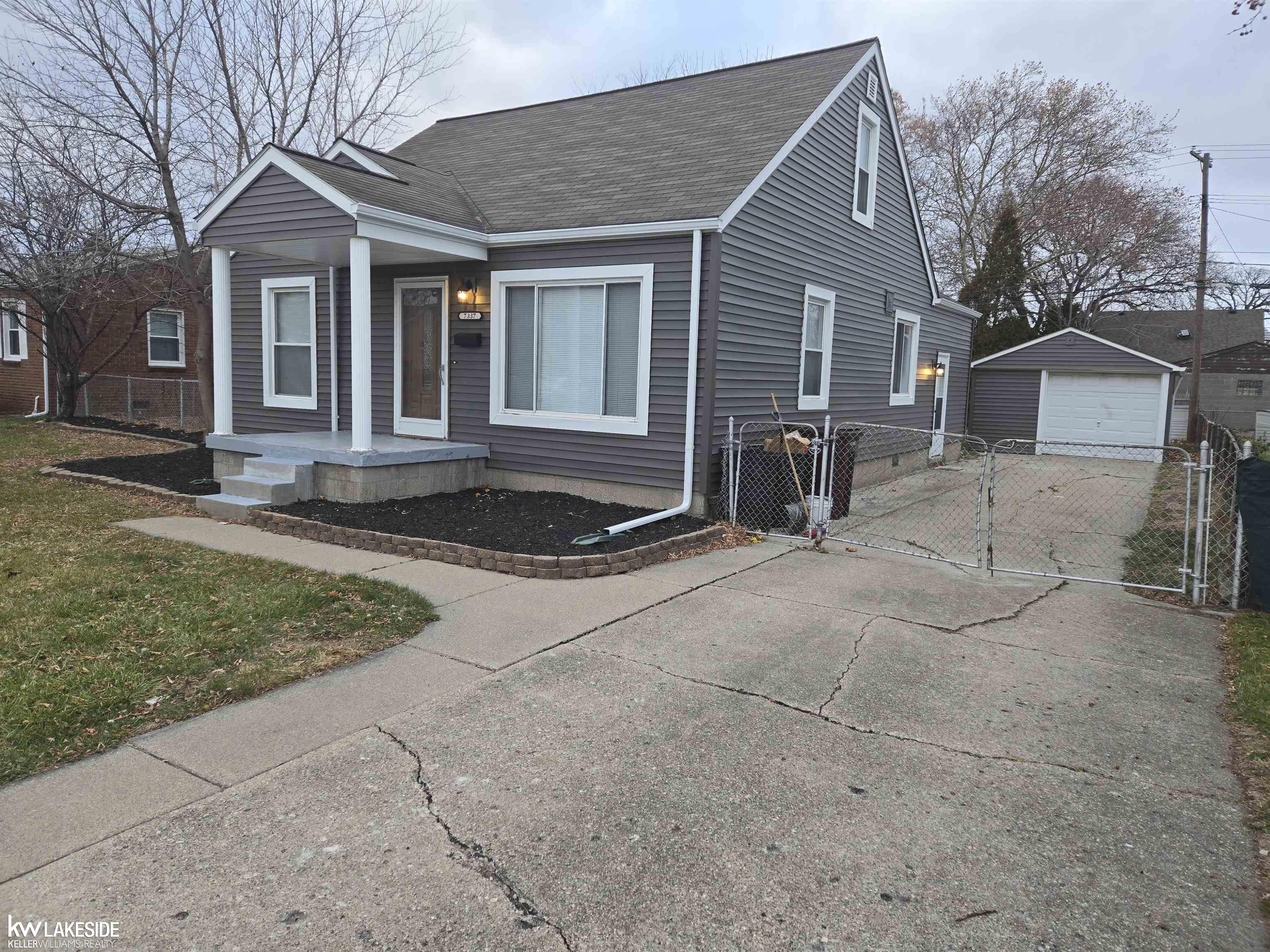 Center Line, MI, 48015