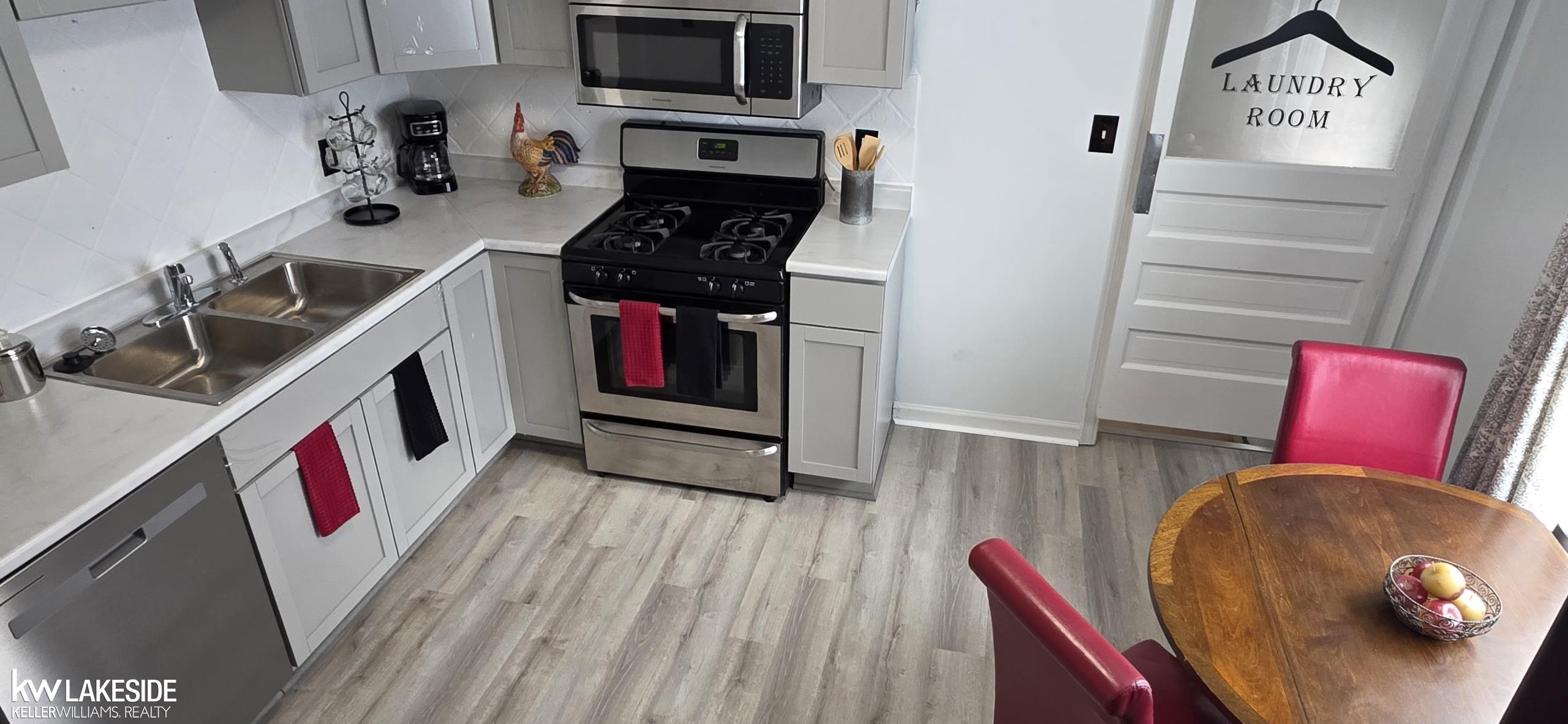 Center Line, MI, 48015