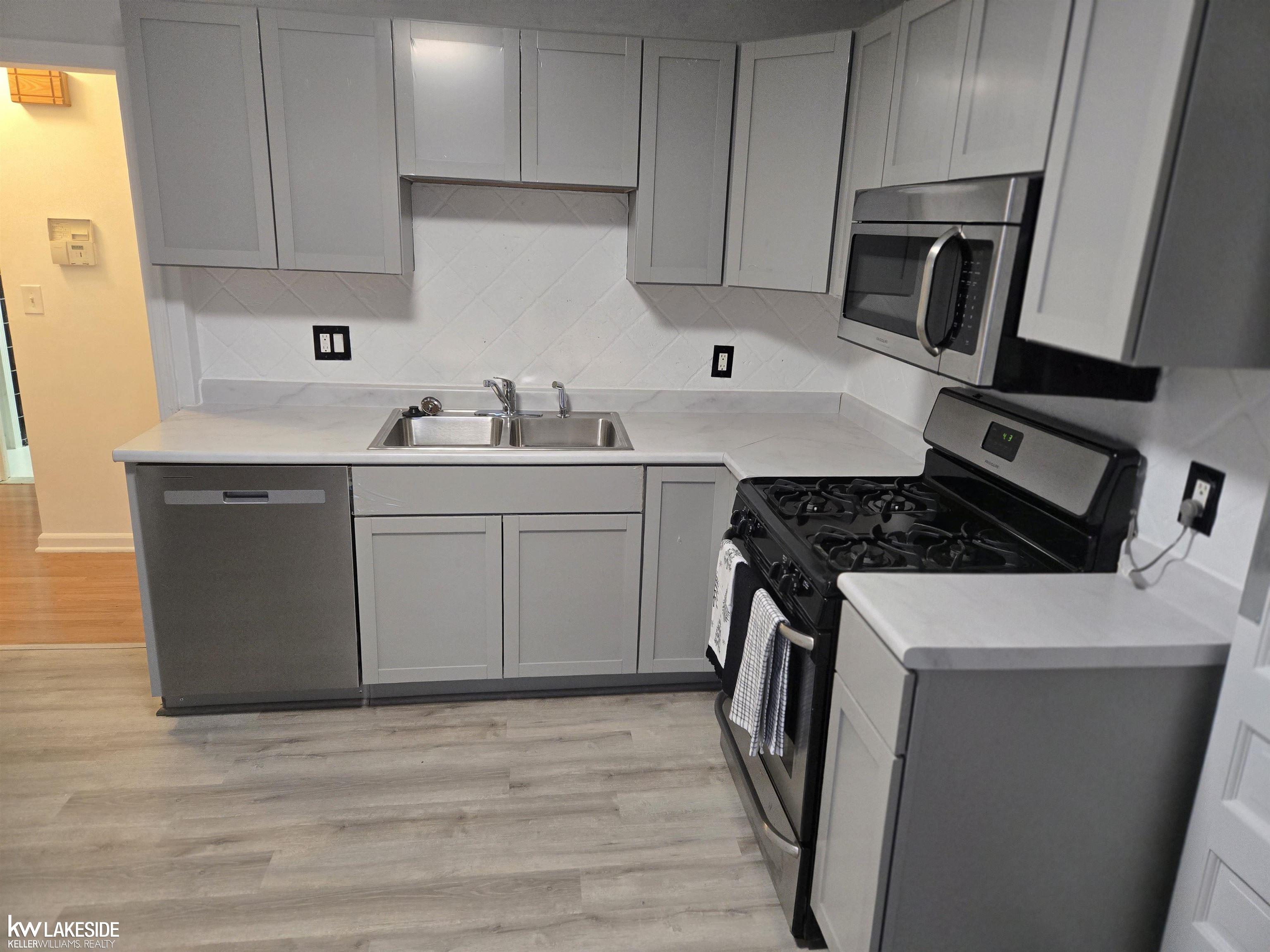 Center Line, MI, 48015