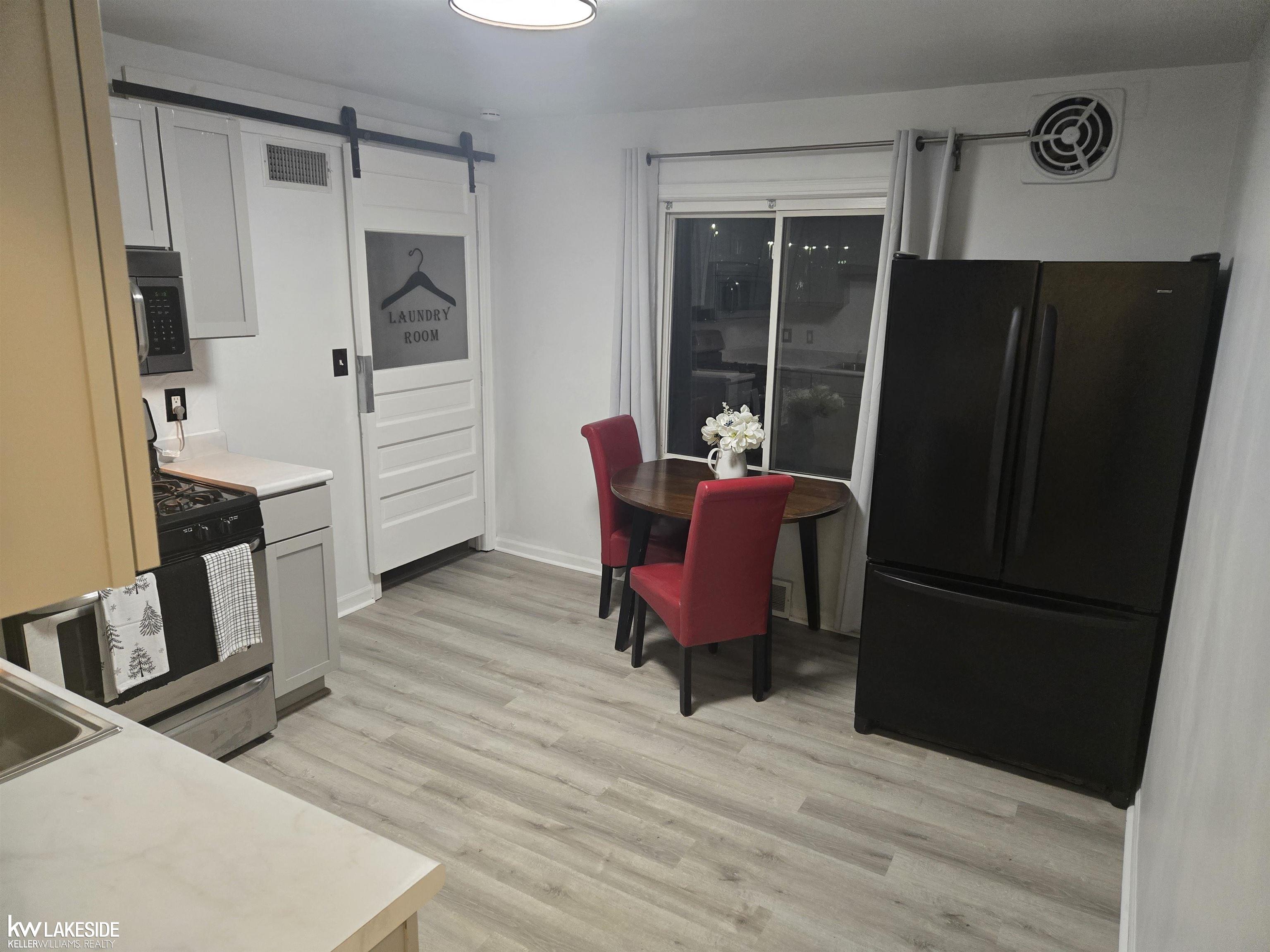 Center Line, MI, 48015