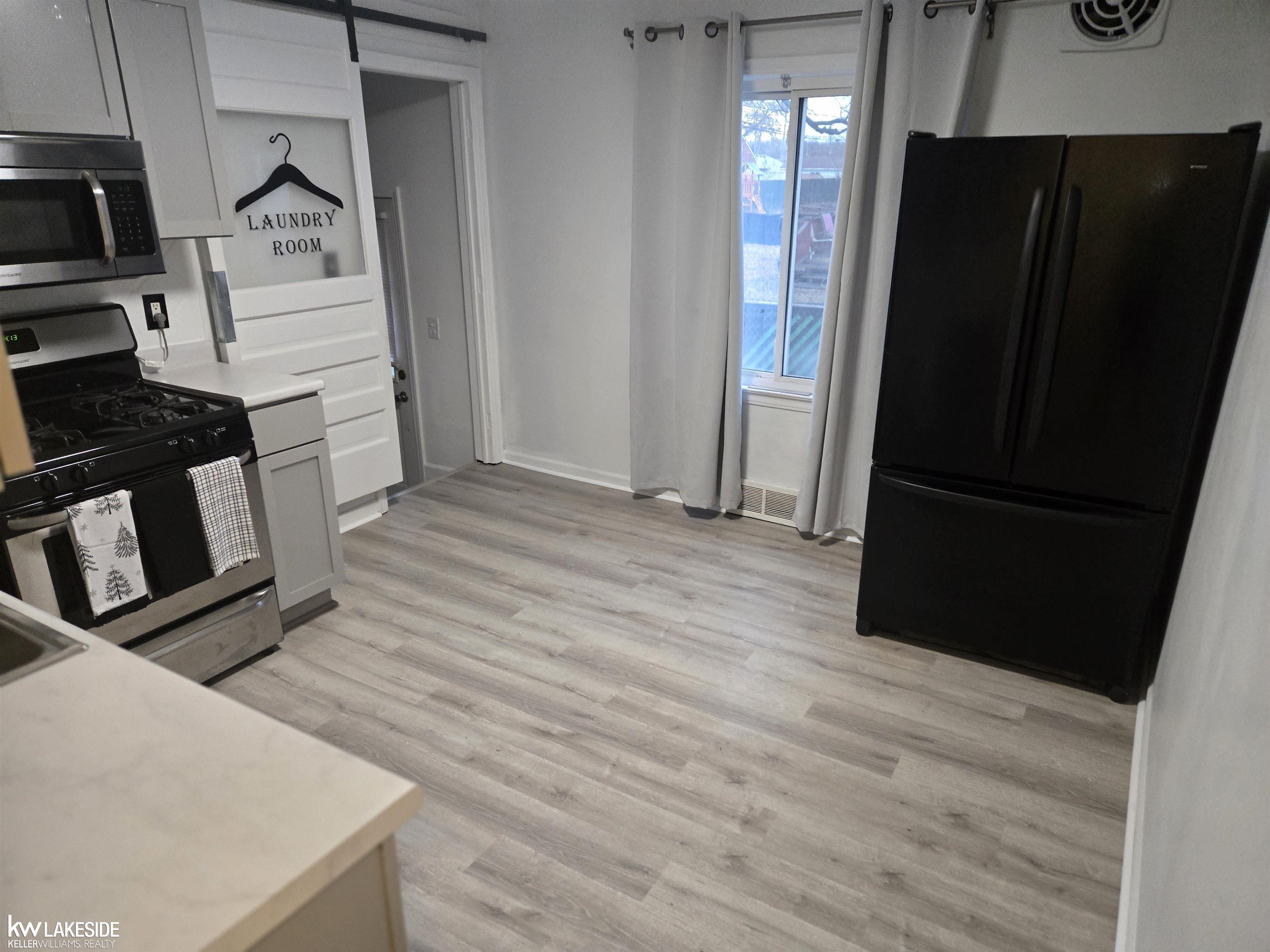 Center Line, MI, 48015