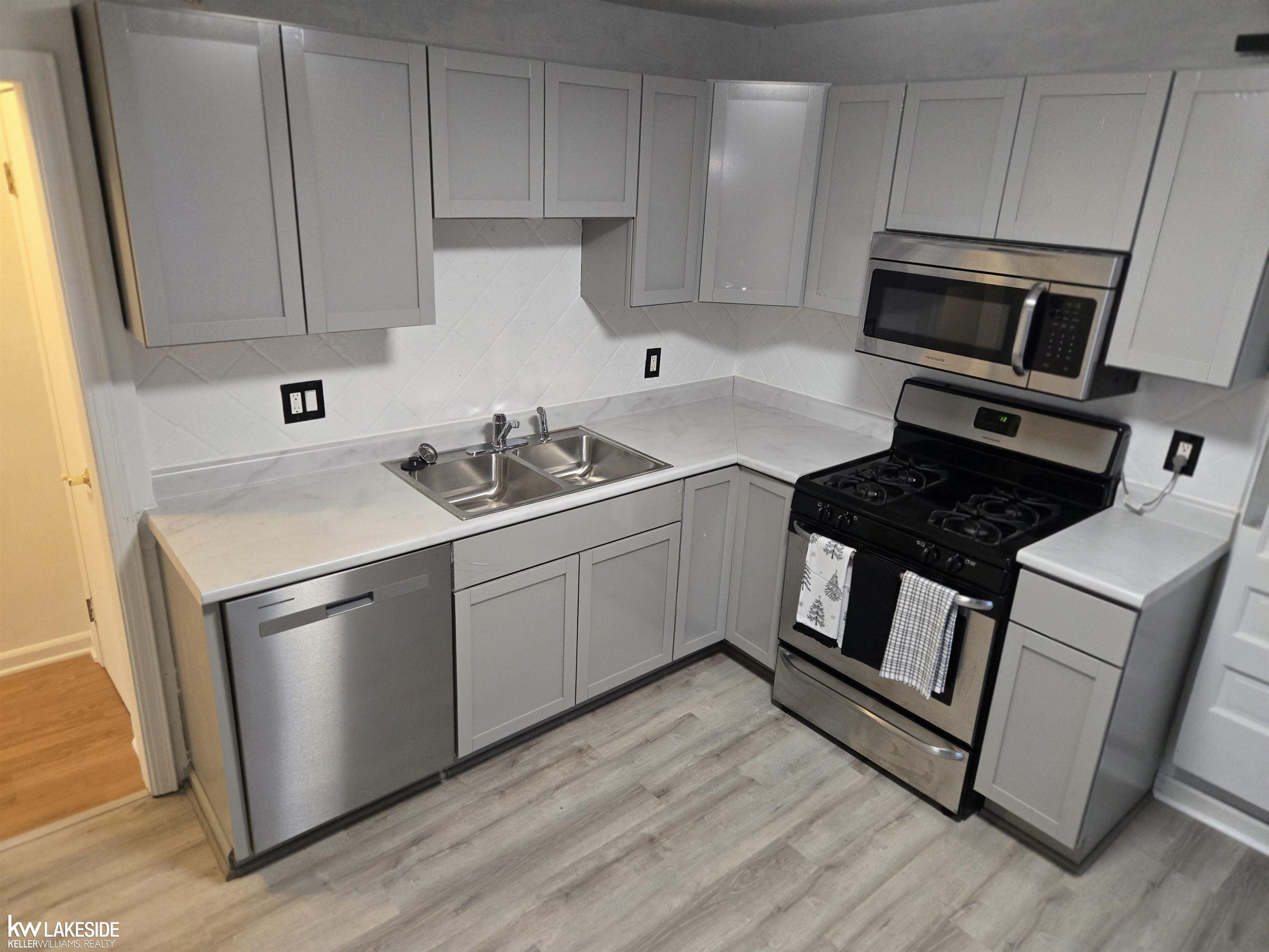 Center Line, MI, 48015