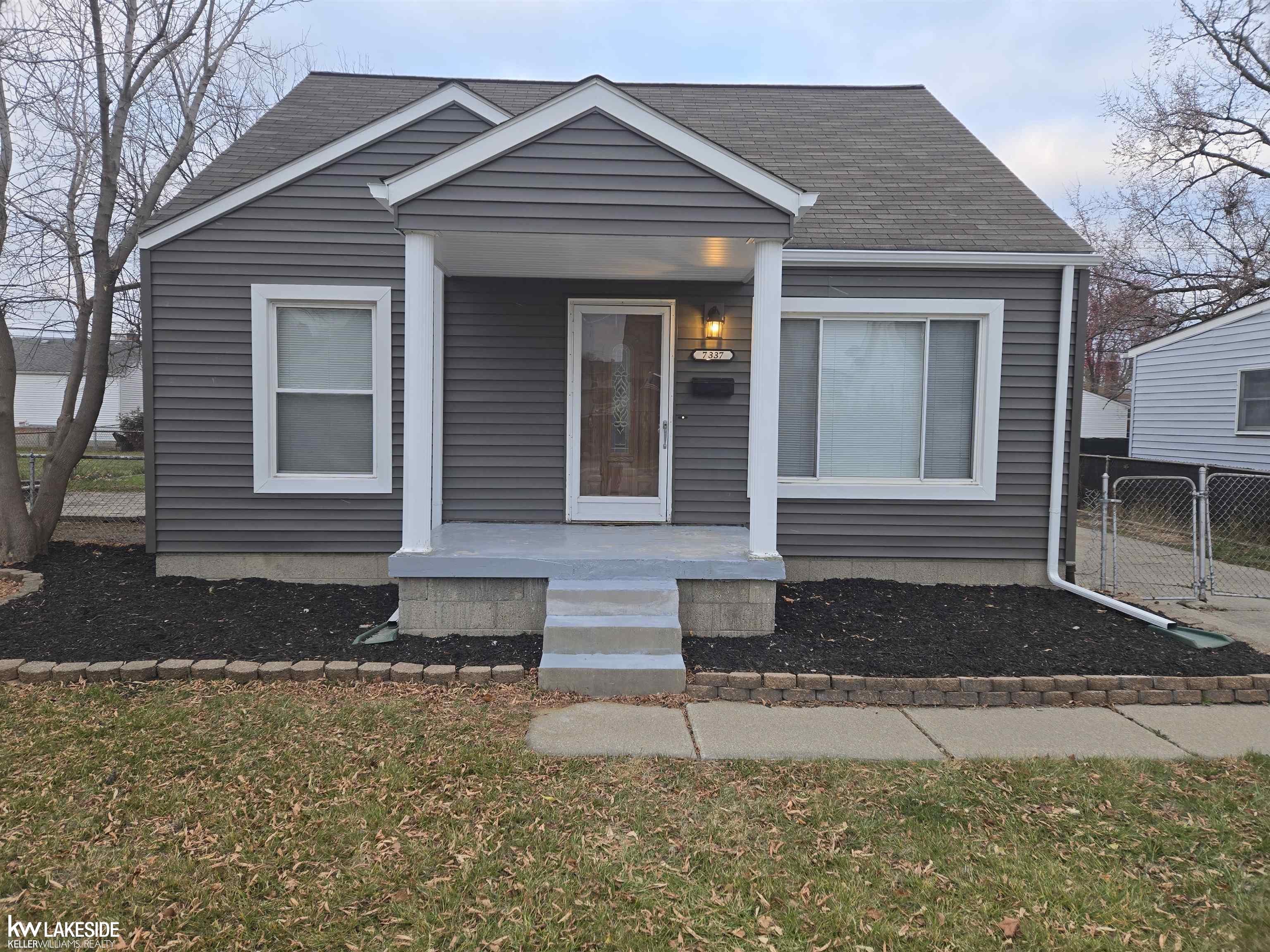 Center Line, MI, 48015