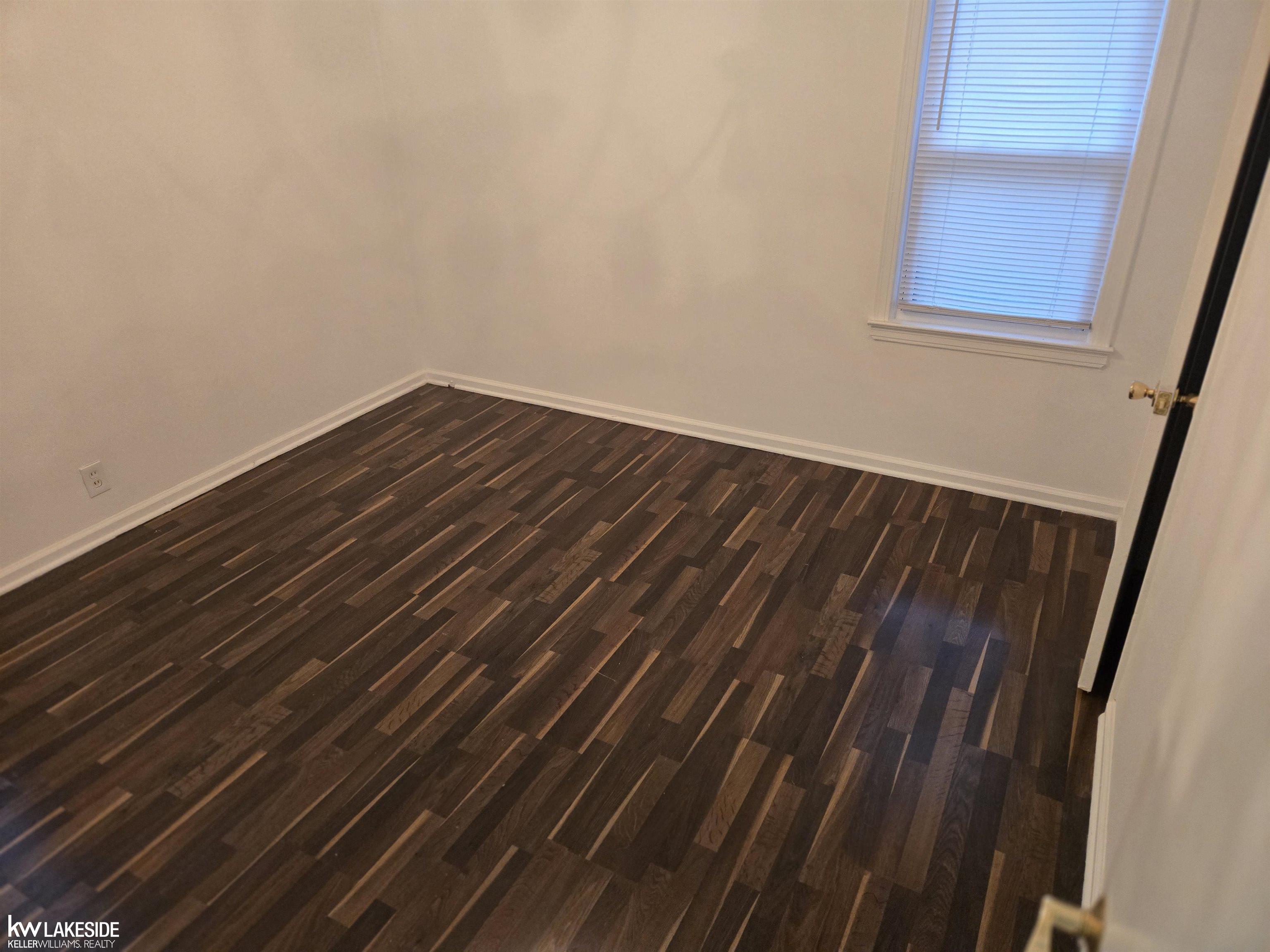 Center Line, MI, 48015