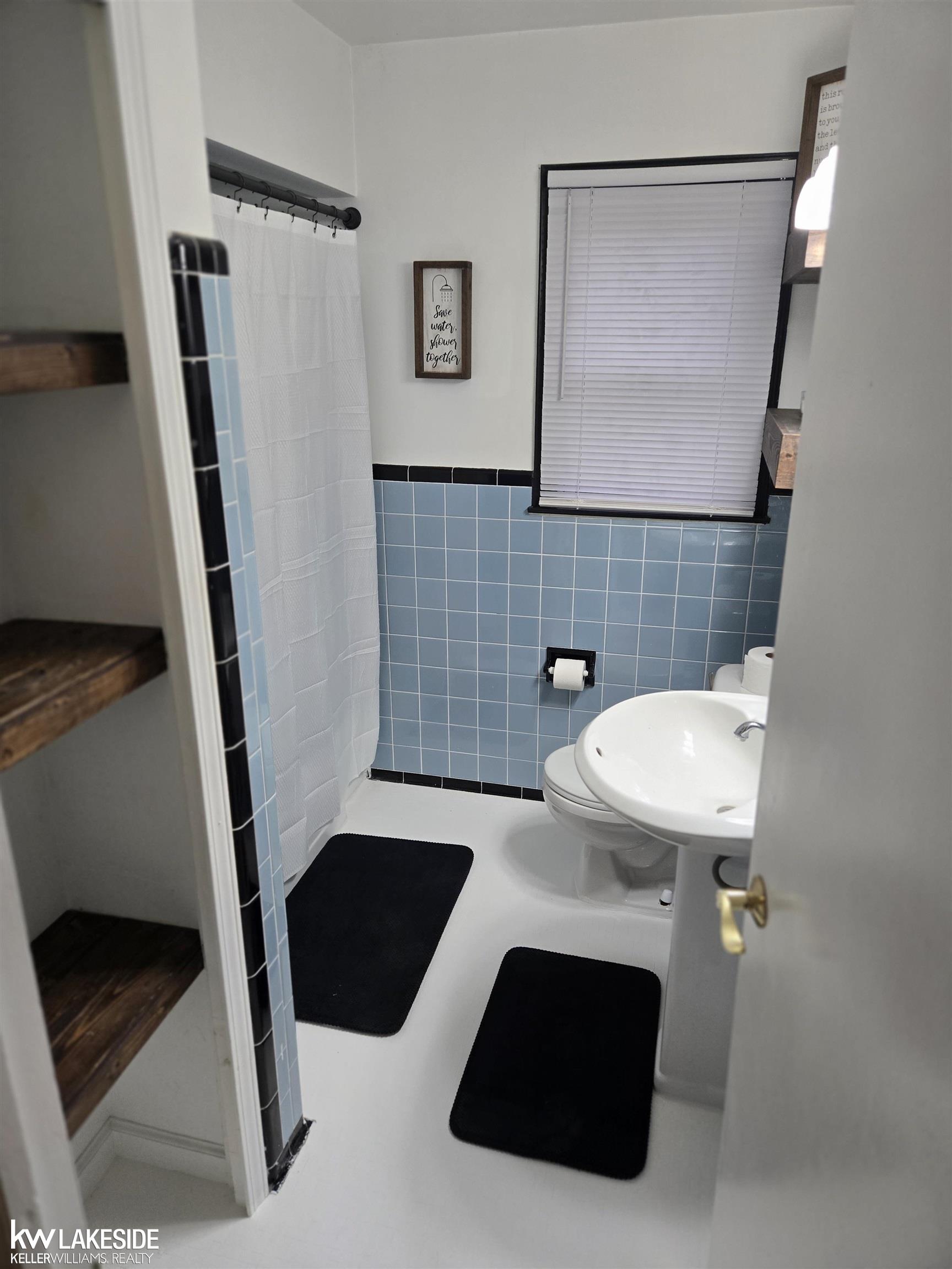 Center Line, MI, 48015