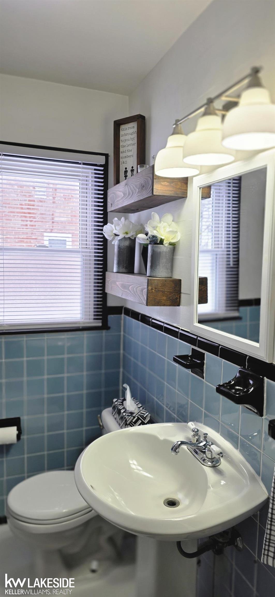 Center Line, MI, 48015