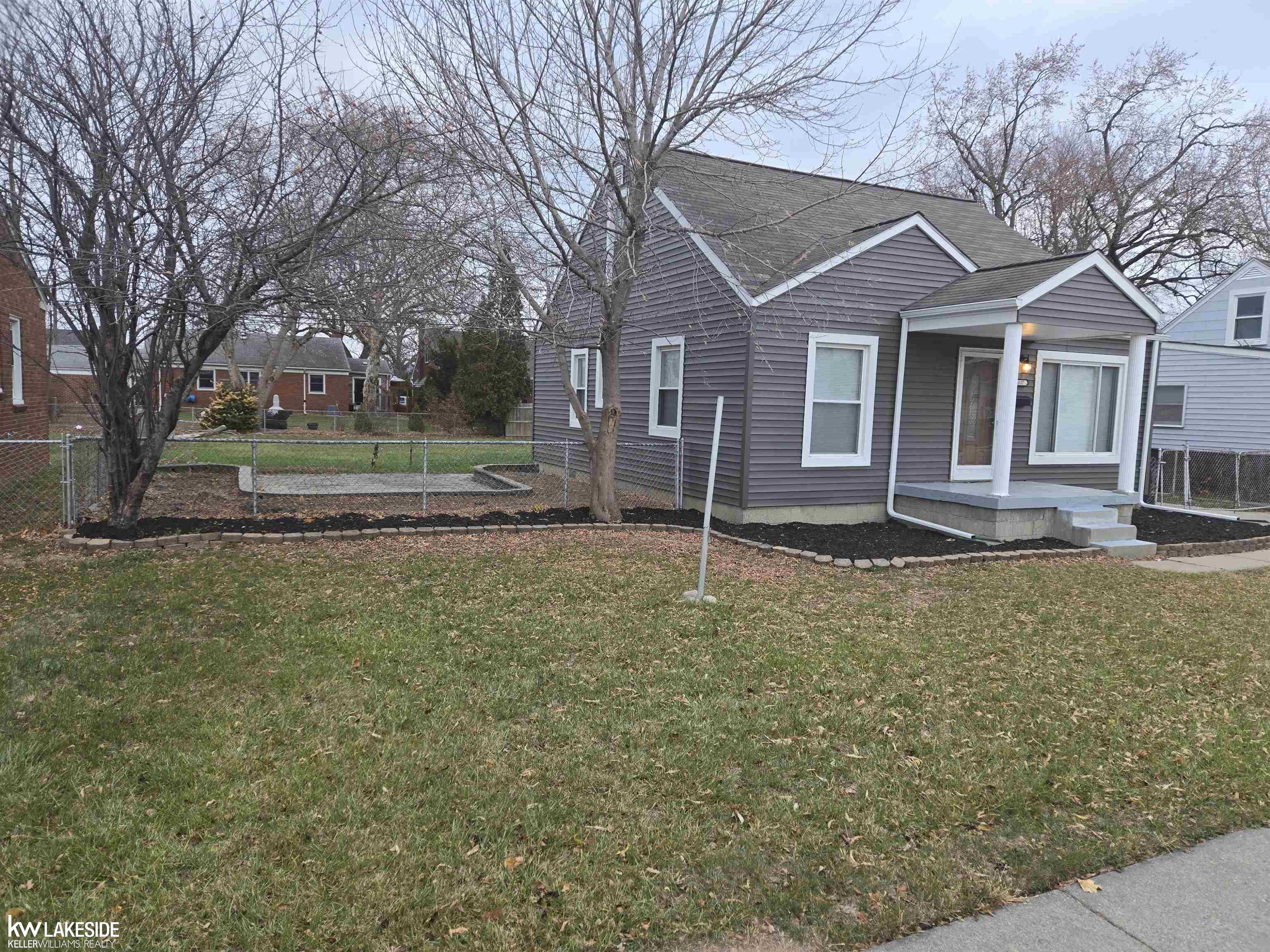 Center Line, MI, 48015